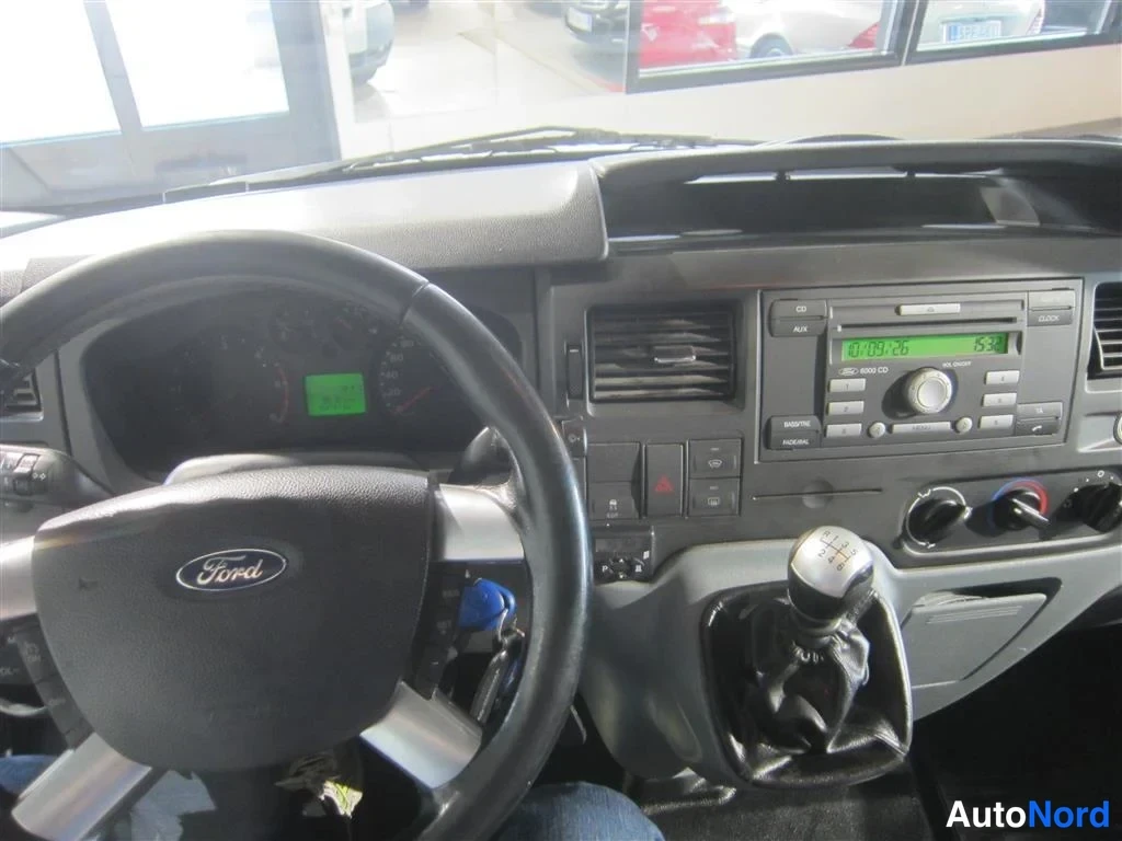 Harmaa Ford Transit 2011, ohjaamo, kuva 11