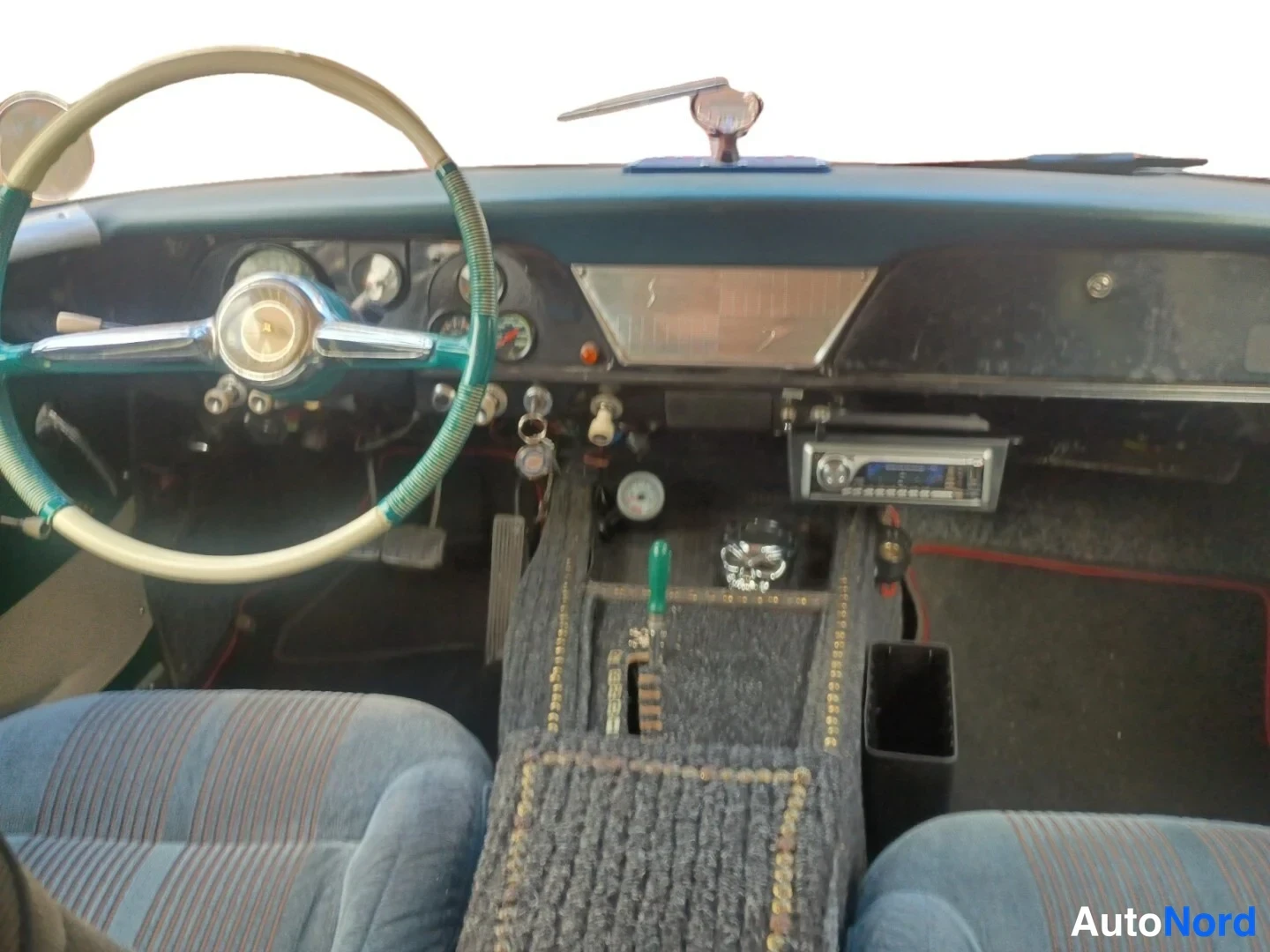 Punainen Studebaker Lark 1962, ohjaamo, kuva 10