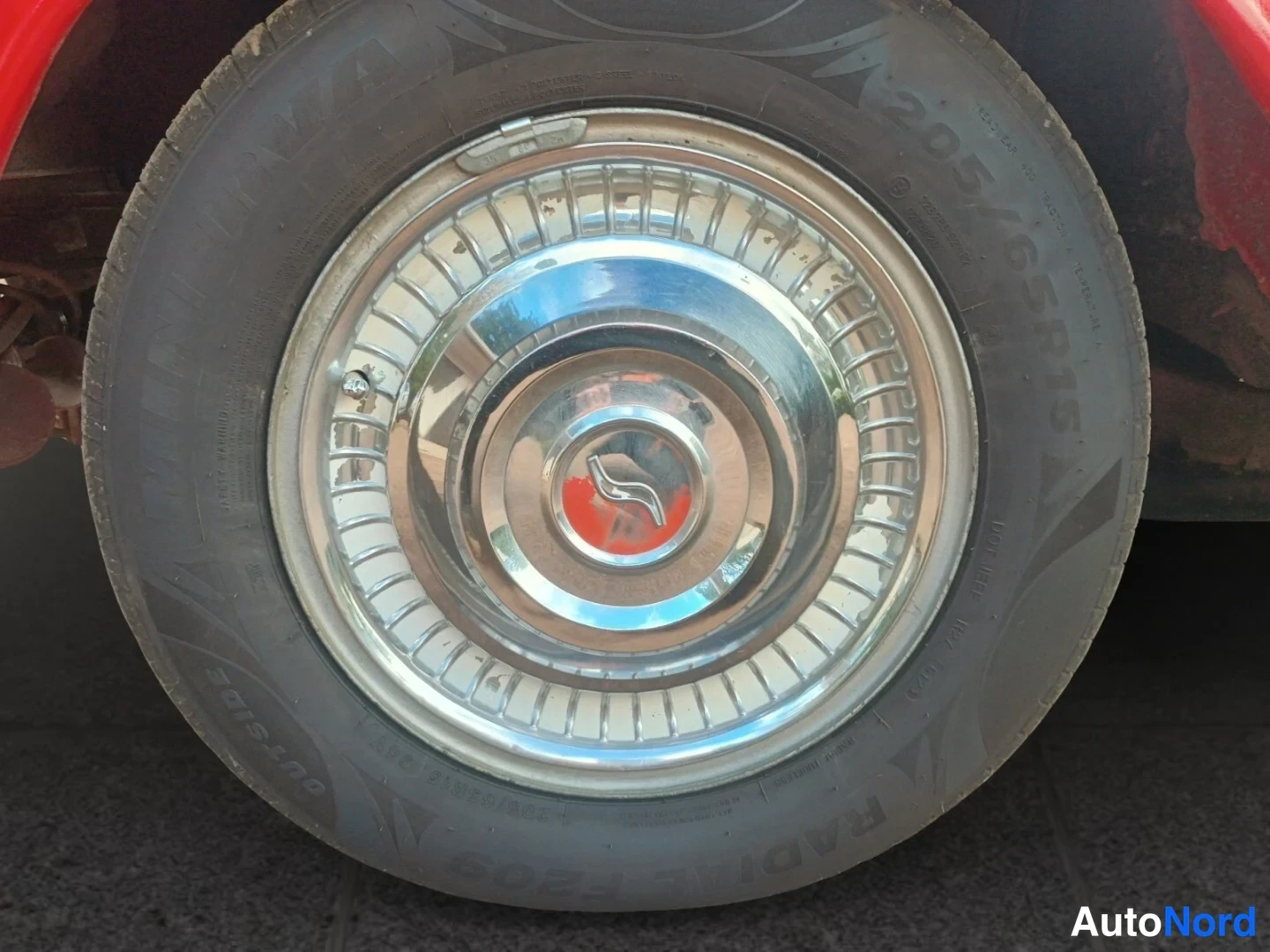 Punainen Studebaker Lark 1962, yksityiskohta, kuva 18