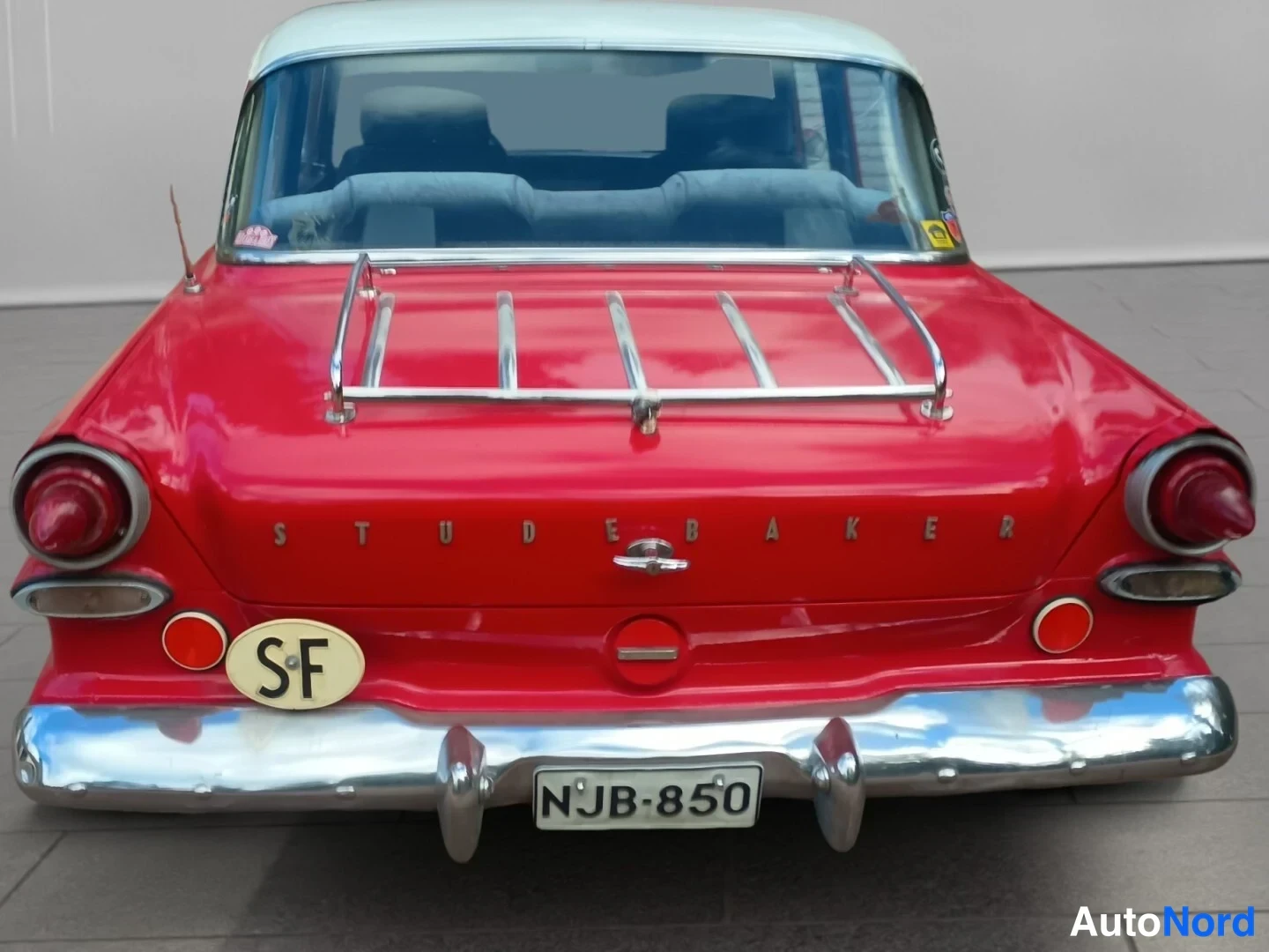 Punainen Studebaker Lark 1962, takaa, kuva 8