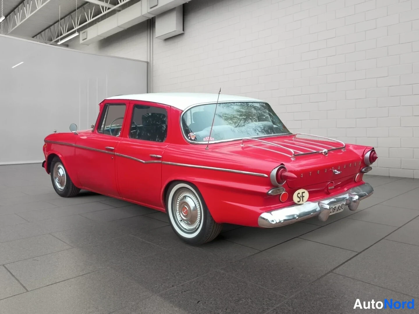 Punainen Studebaker Lark 1962, takaviisto, kuva 7