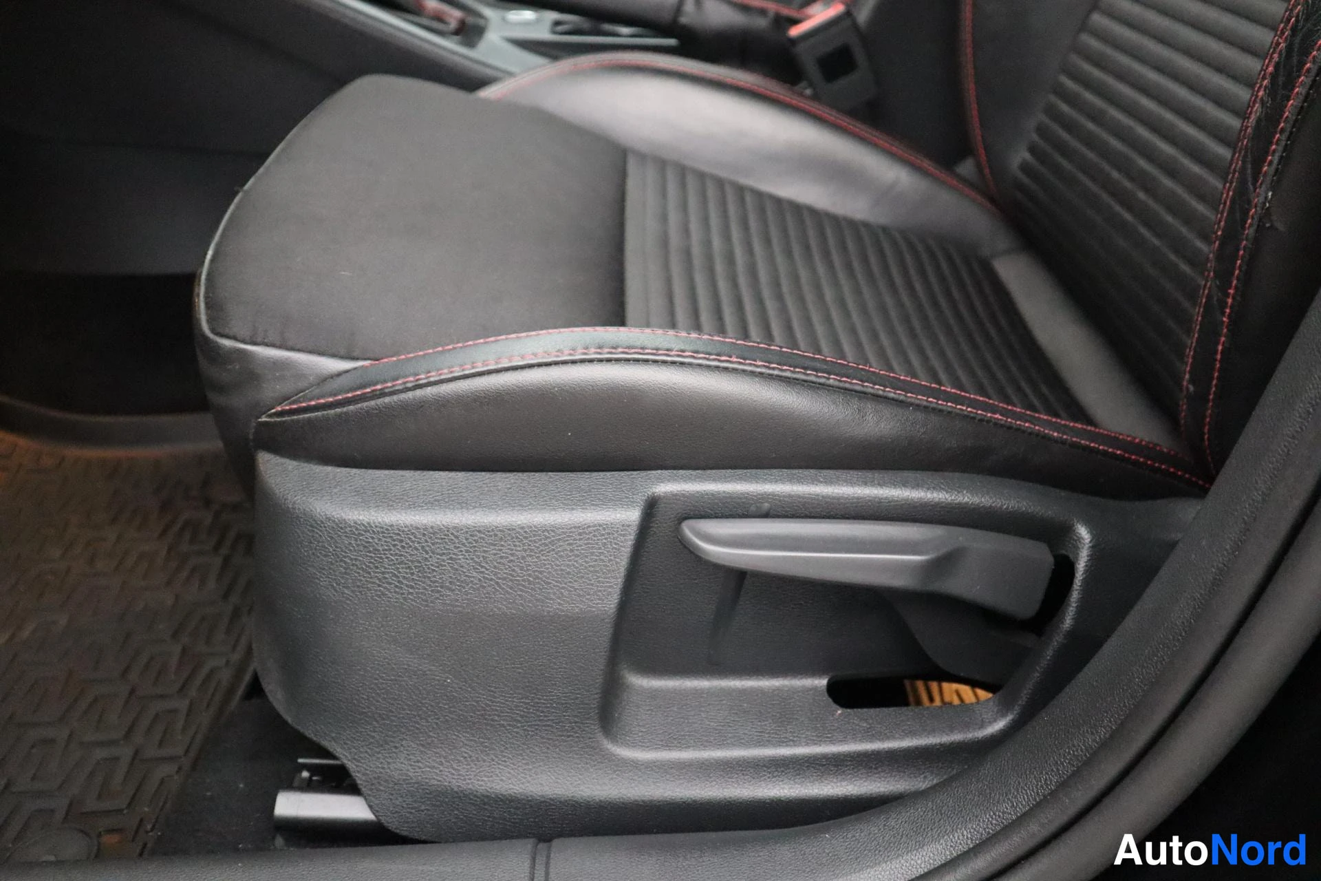 Musta Skoda Octavia 2017, yksityiskohta, kuva 20