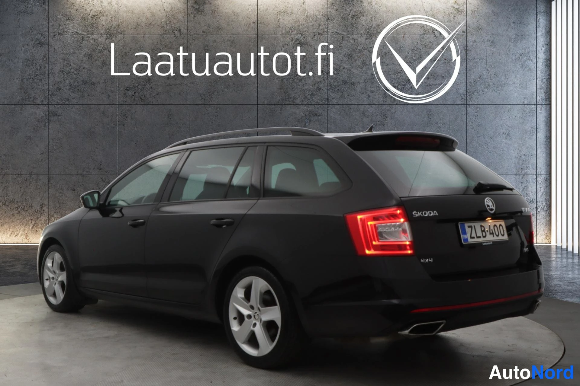 Musta Skoda Octavia 2017, takaviisto, kuva 5
