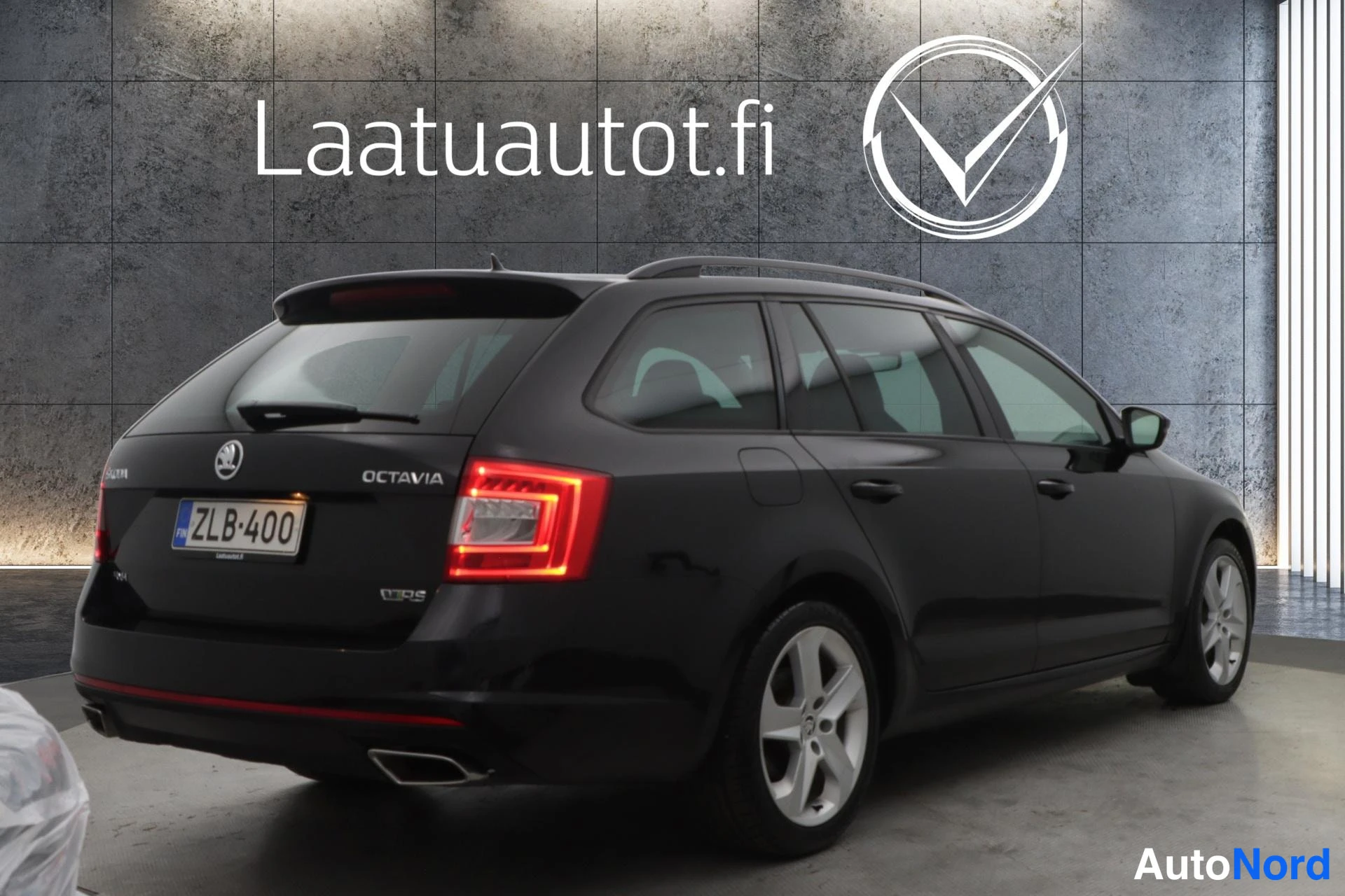 Musta Skoda Octavia 2017, takaviisto, kuva 6