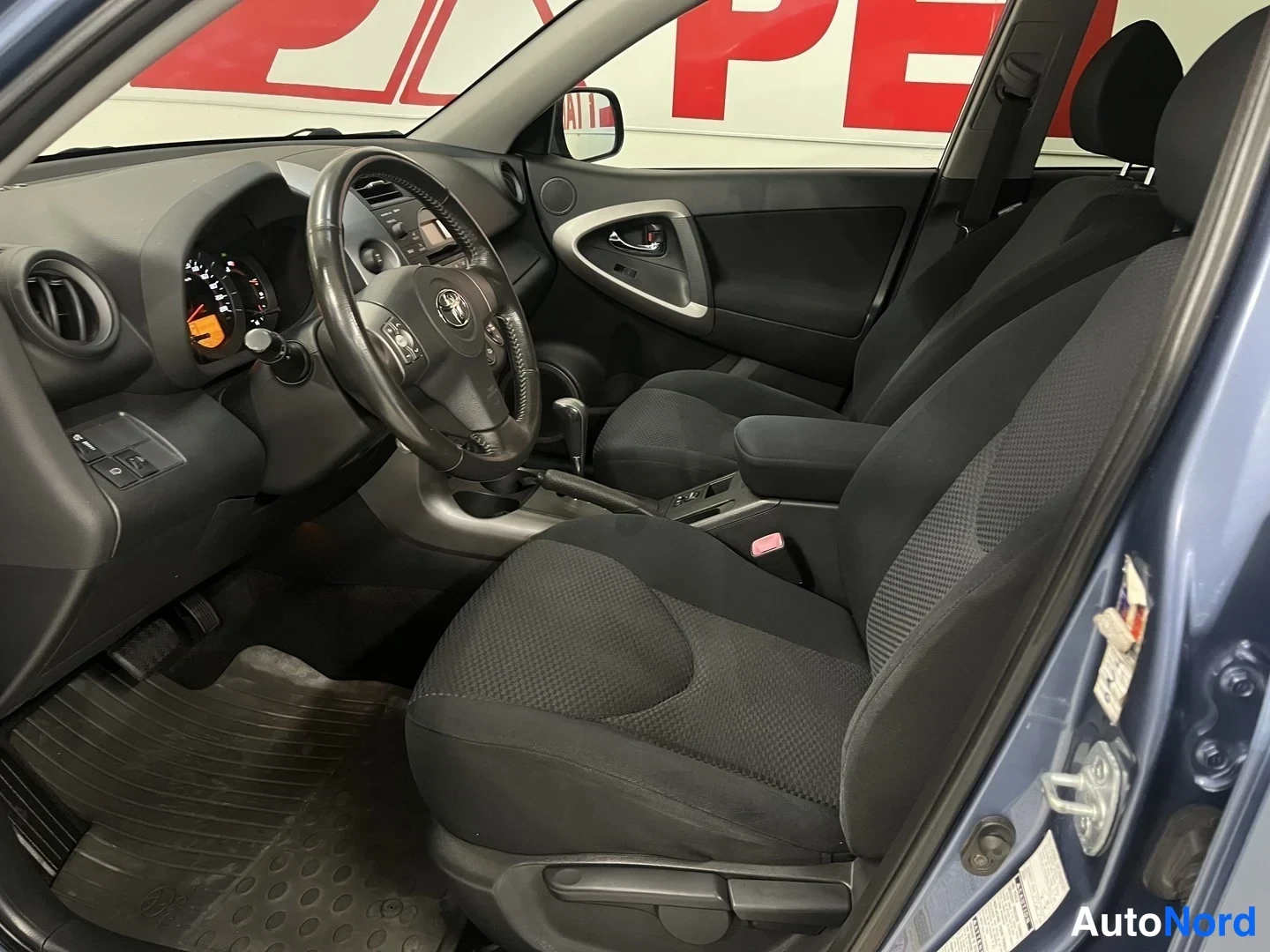 Sininen Toyota RAV4 2006, ohjaamo, kuva 13
