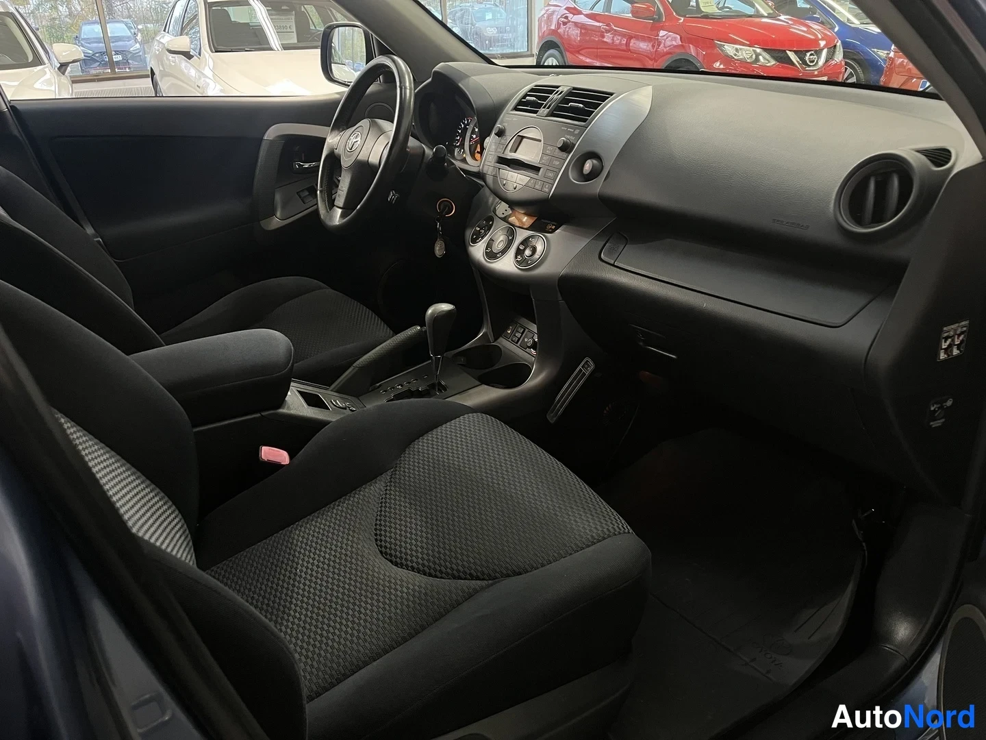 Sininen Toyota RAV4 2006, ohjaamo, kuva 15