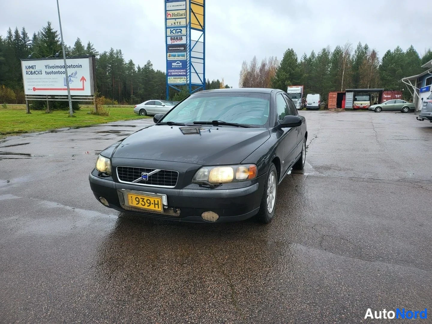 Musta Volvo S60 2001, etuviisto, keula vasemmalle, kuva 3