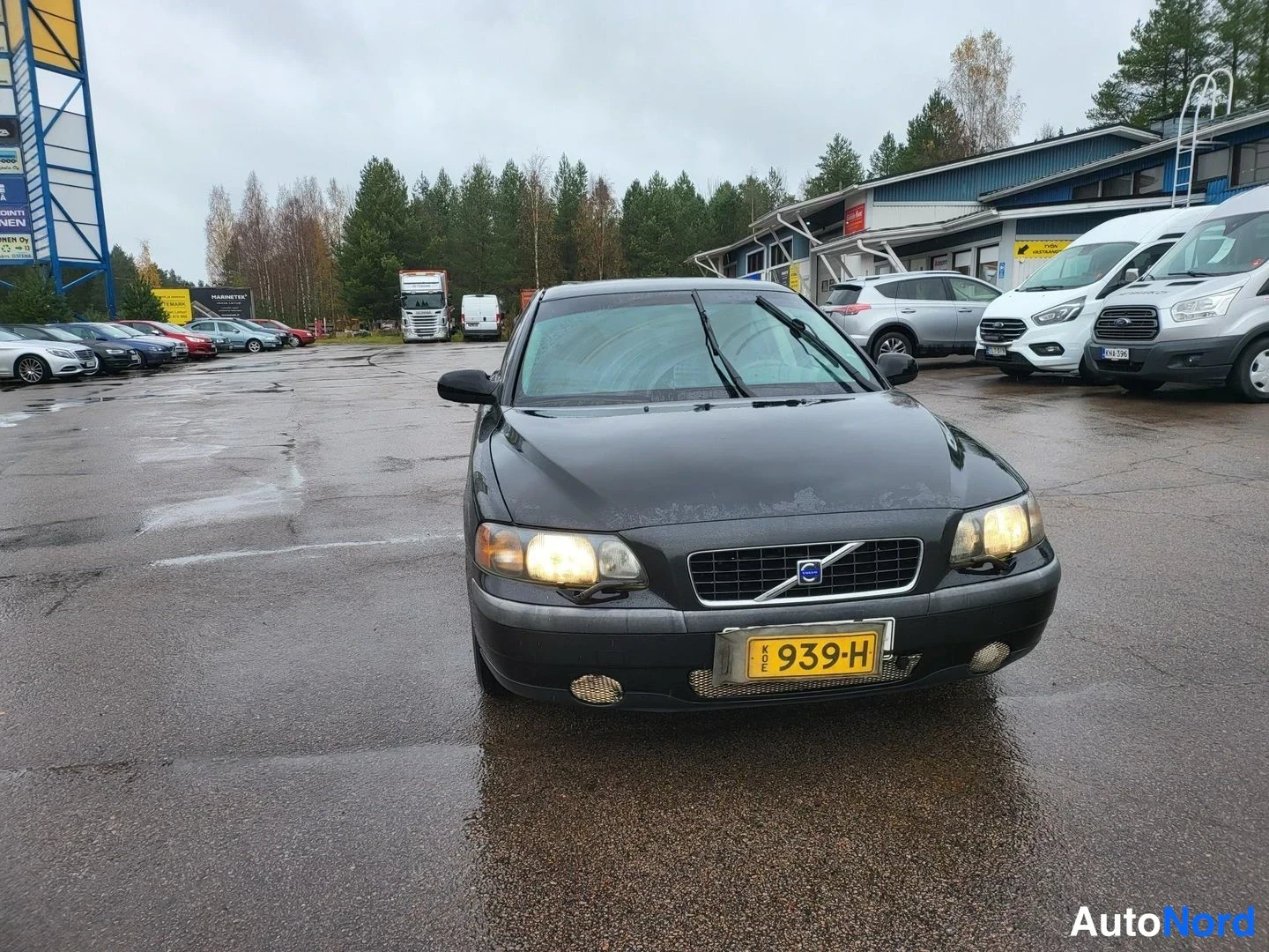 Musta Volvo S60 2001, edestä, kuva 7