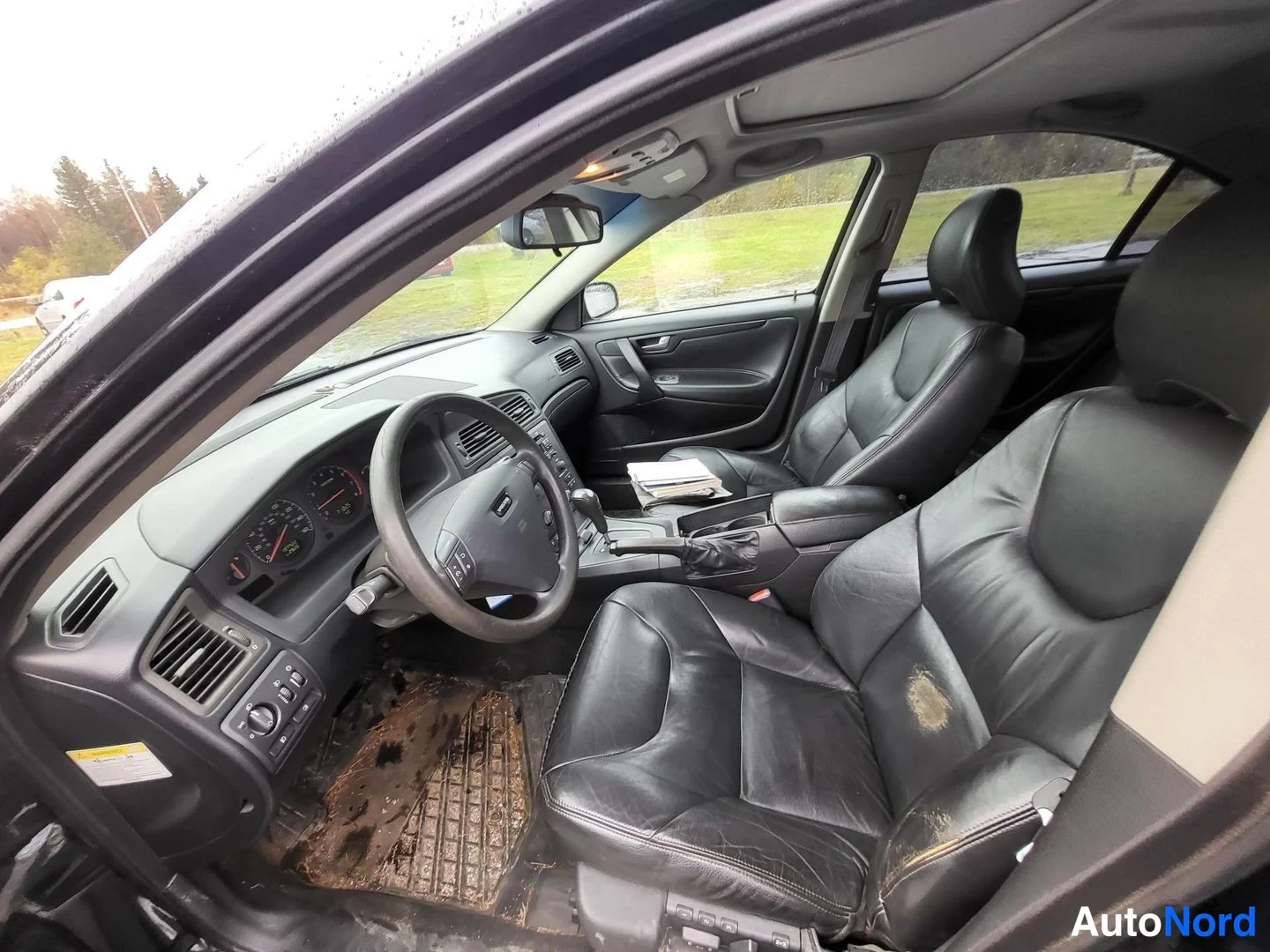 Musta Volvo S60 2001, ohjaamo, kuva 18