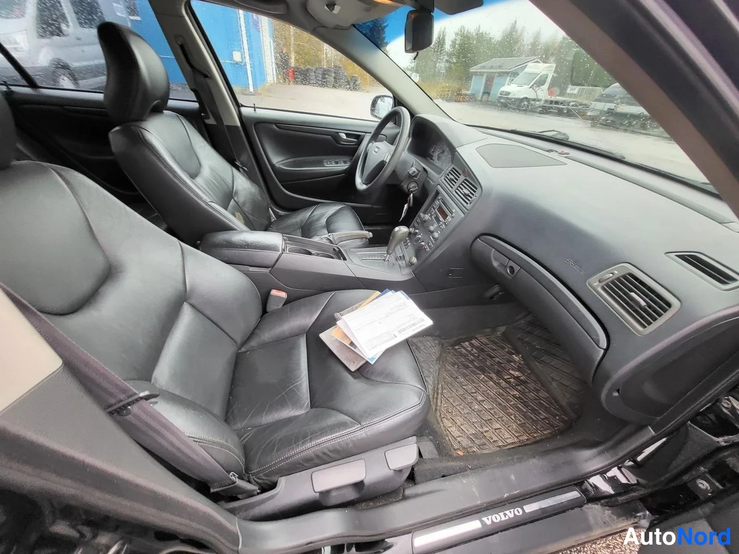 Musta Volvo S60 2001, ohjaamo, kuva 19