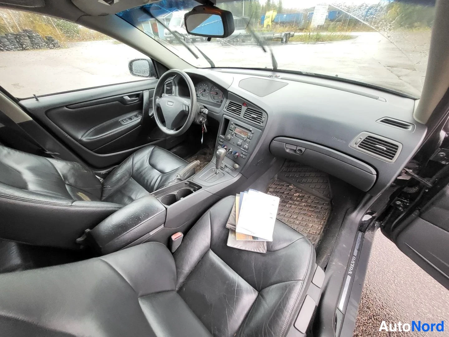 Musta Volvo S60 2001, ohjaamo, kuva 14