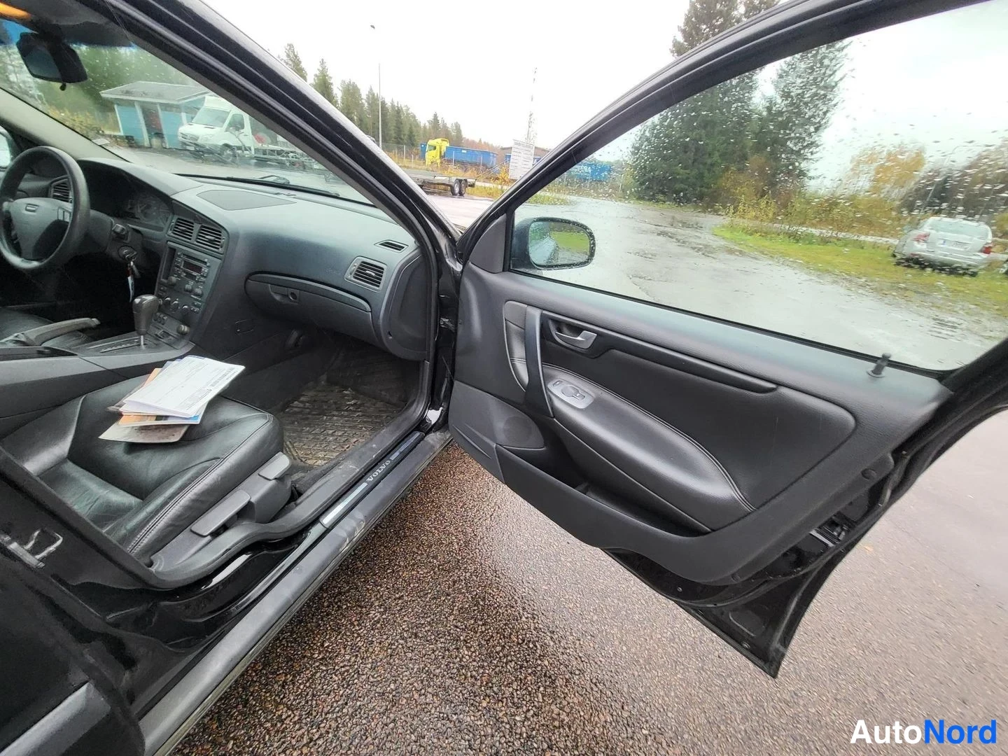 Musta Volvo S60 2001, ohjaamo, kuva 15