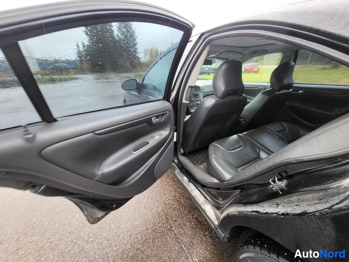 Musta Volvo S60 2001, takaistuimet, kuva 22