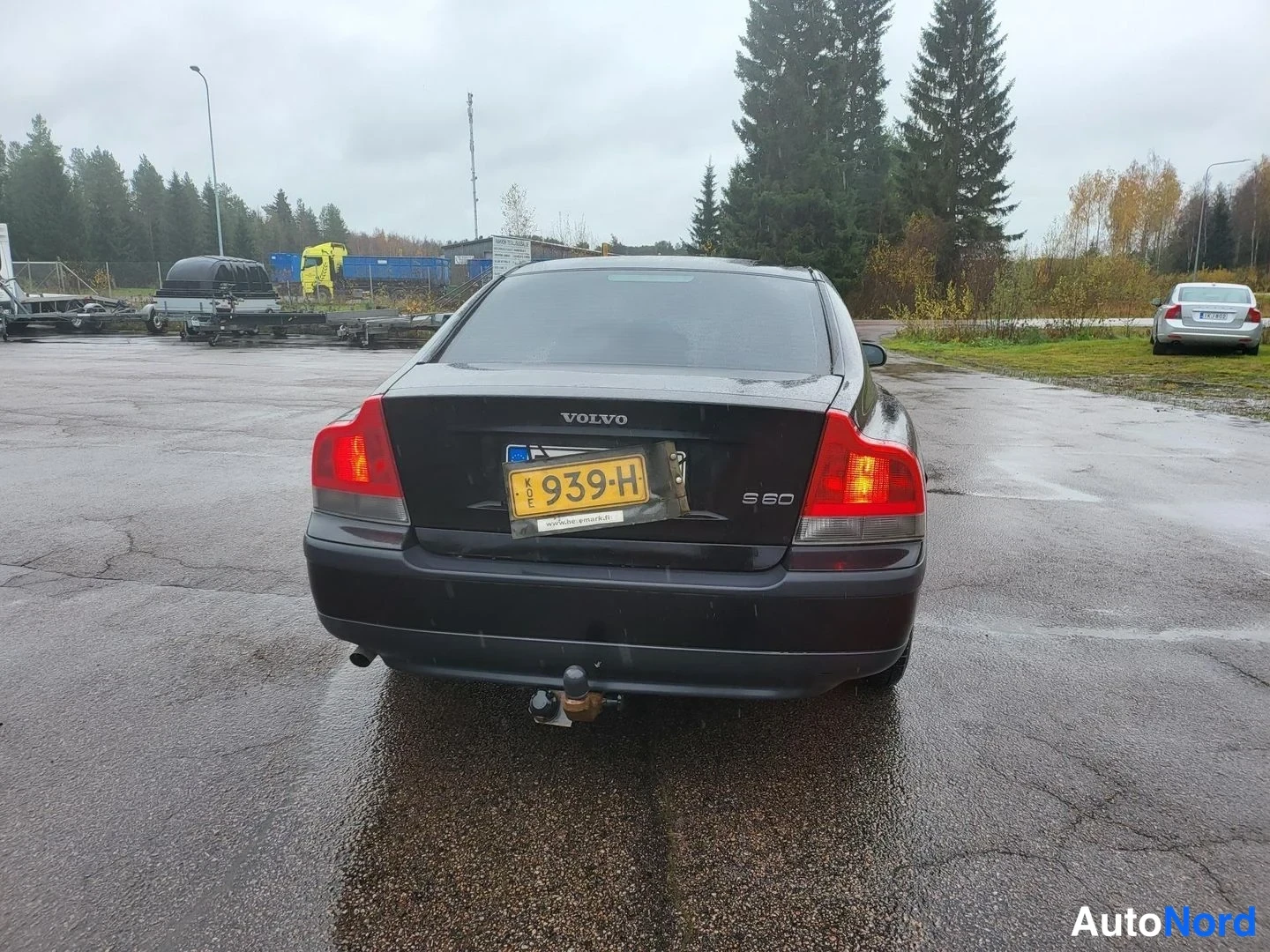 Musta Volvo S60 2001, takaa, kuva 13