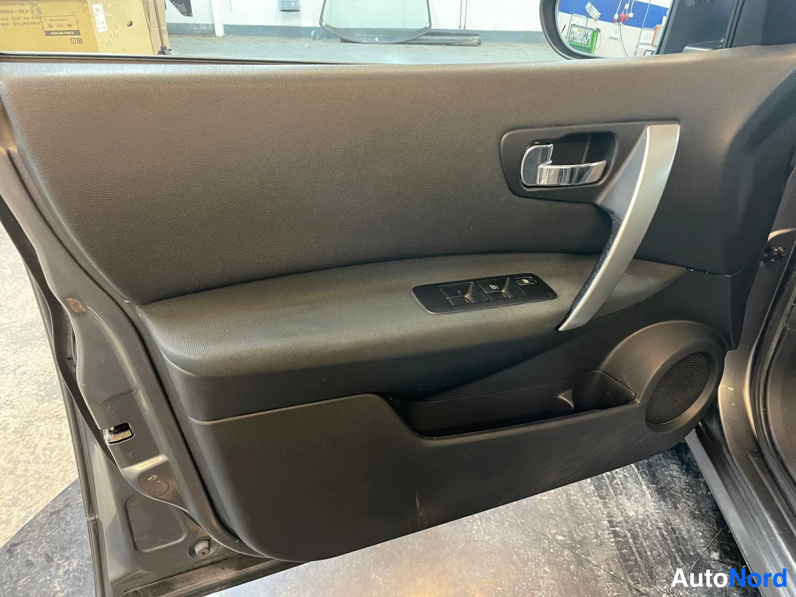 Harmaa Nissan Qashqai+2 2011, yksityiskohta, kuva 19