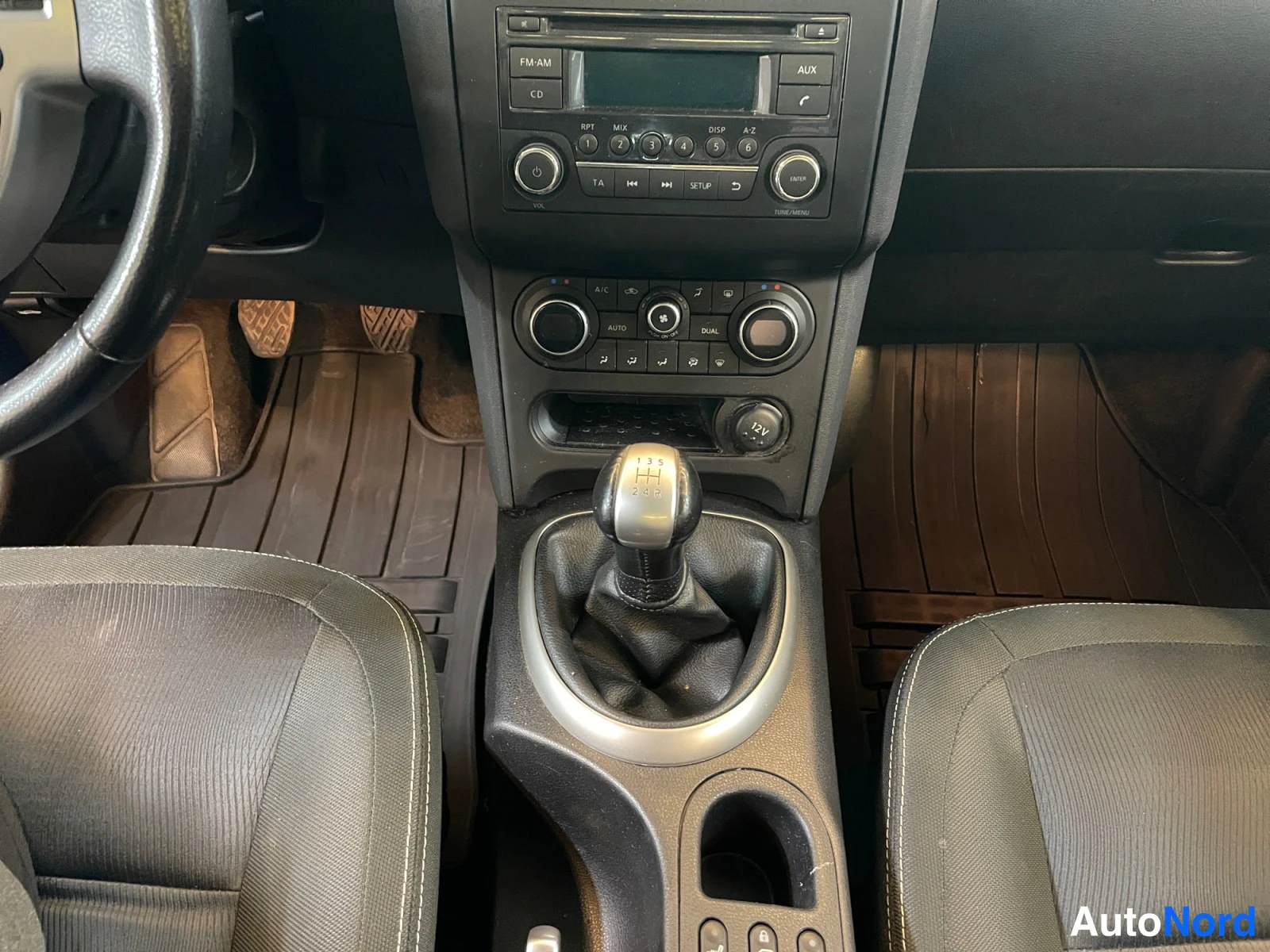 Harmaa Nissan Qashqai+2 2011, ohjaamo, kuva 12