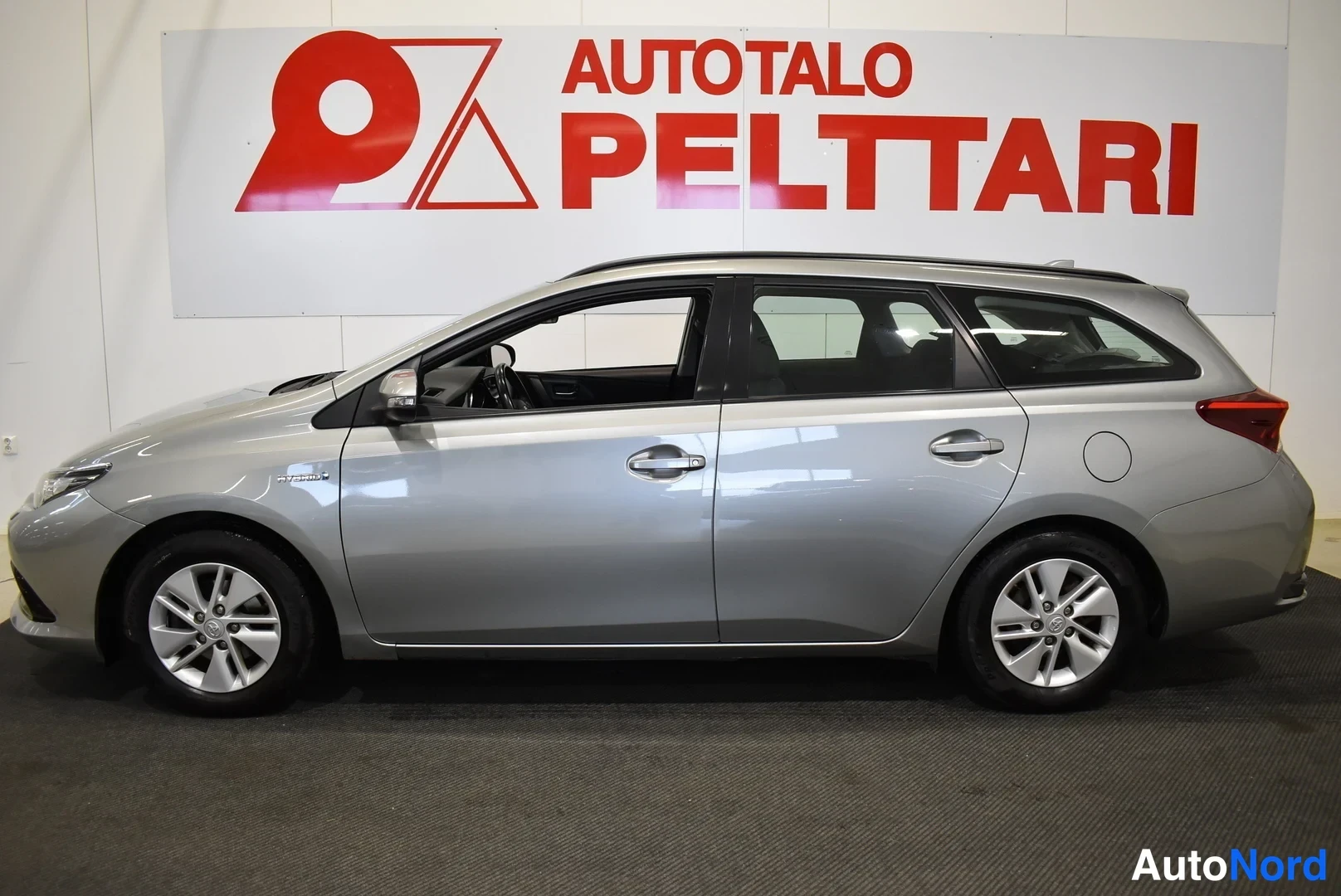 Grey Toyota Auris Touring Sports 2017, side, photo 8