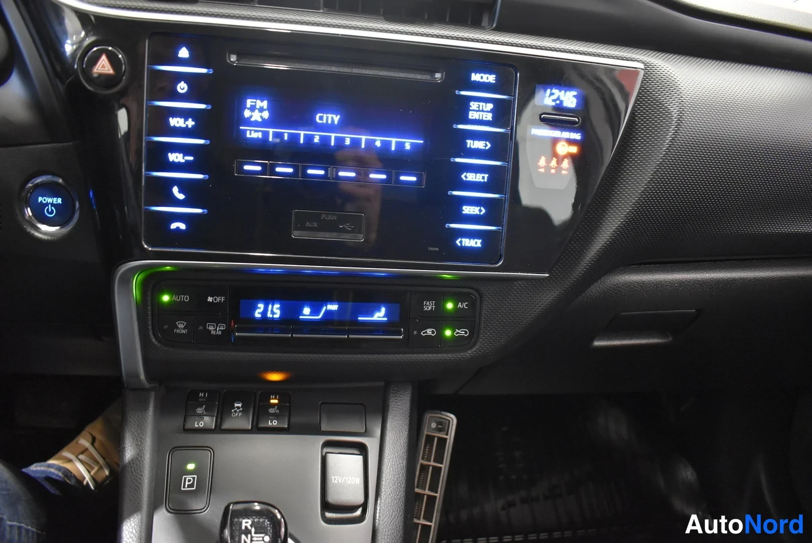 Grey Toyota Auris Touring Sports 2017, cockpit, photo 20