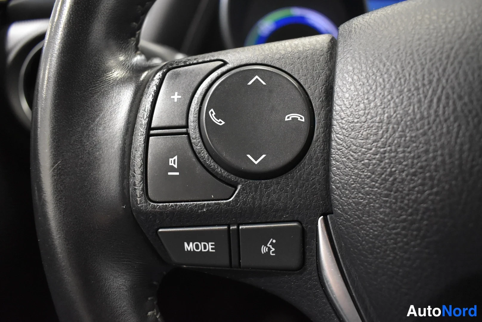 Grey Toyota Auris Touring Sports 2017, detail, photo 47