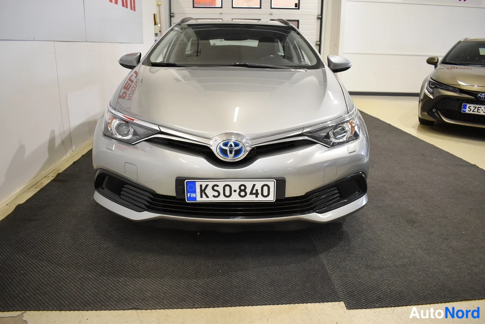 Grey Toyota Auris Touring Sports 2017, front, photo 5