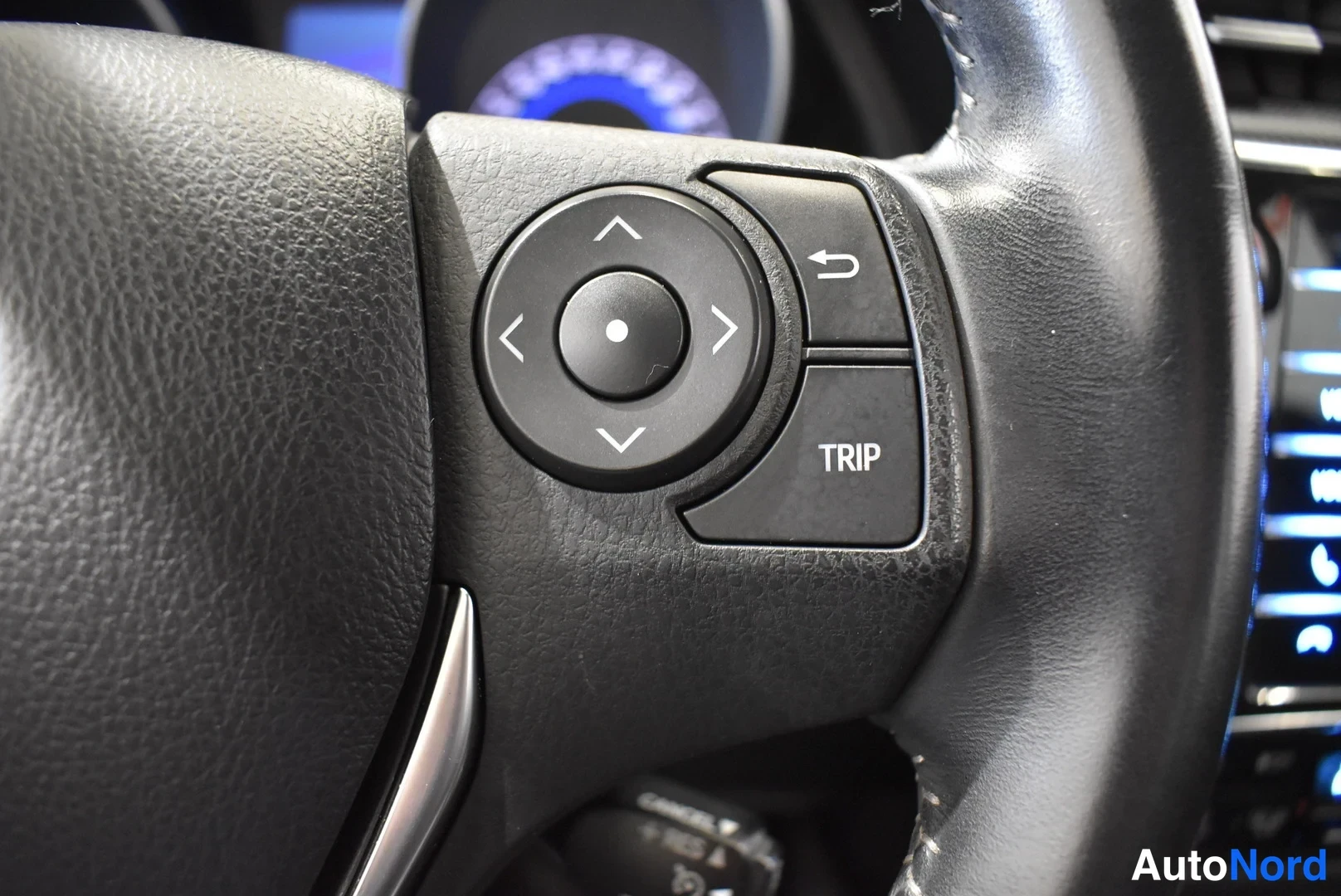 Grey Toyota Auris Touring Sports 2017, detail, photo 32