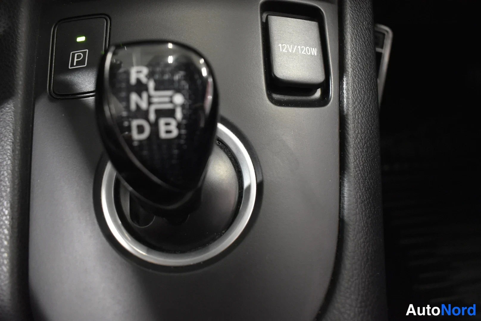 Grey Toyota Auris Touring Sports 2017, detail, photo 33