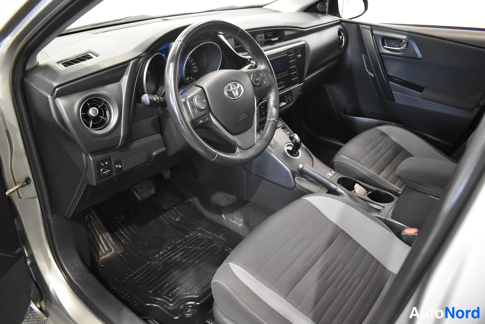 Grey Toyota Auris Touring Sports 2017, cockpit, photo 21