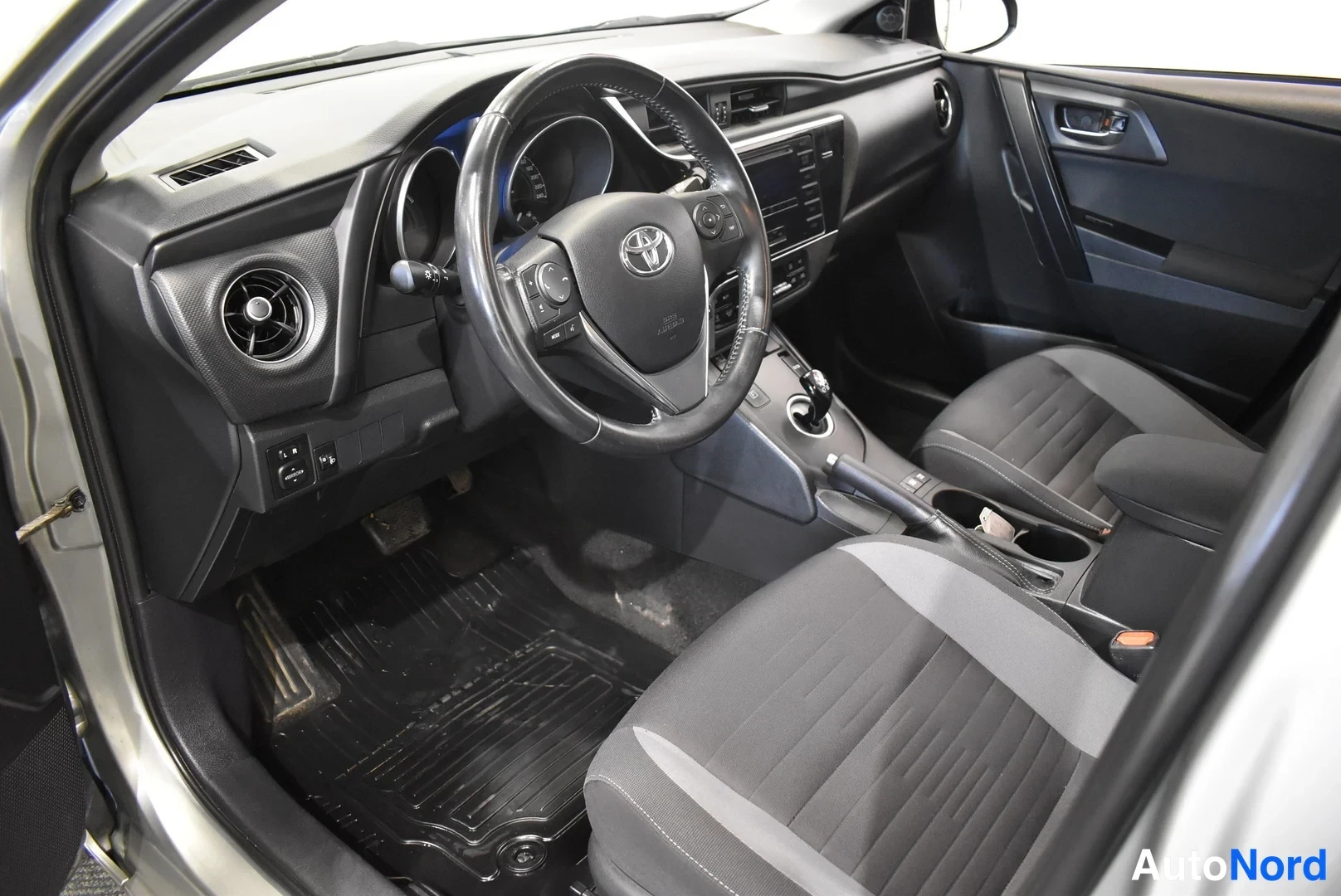 Grey Toyota Auris Touring Sports 2017, cockpit, photo 18
