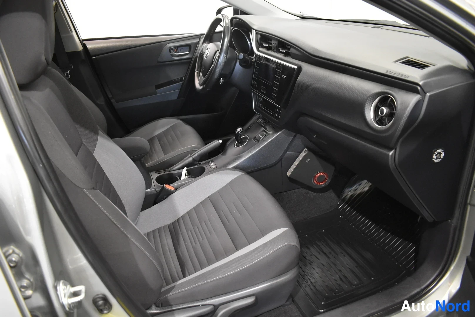 Grey Toyota Auris Touring Sports 2017, cockpit, photo 19