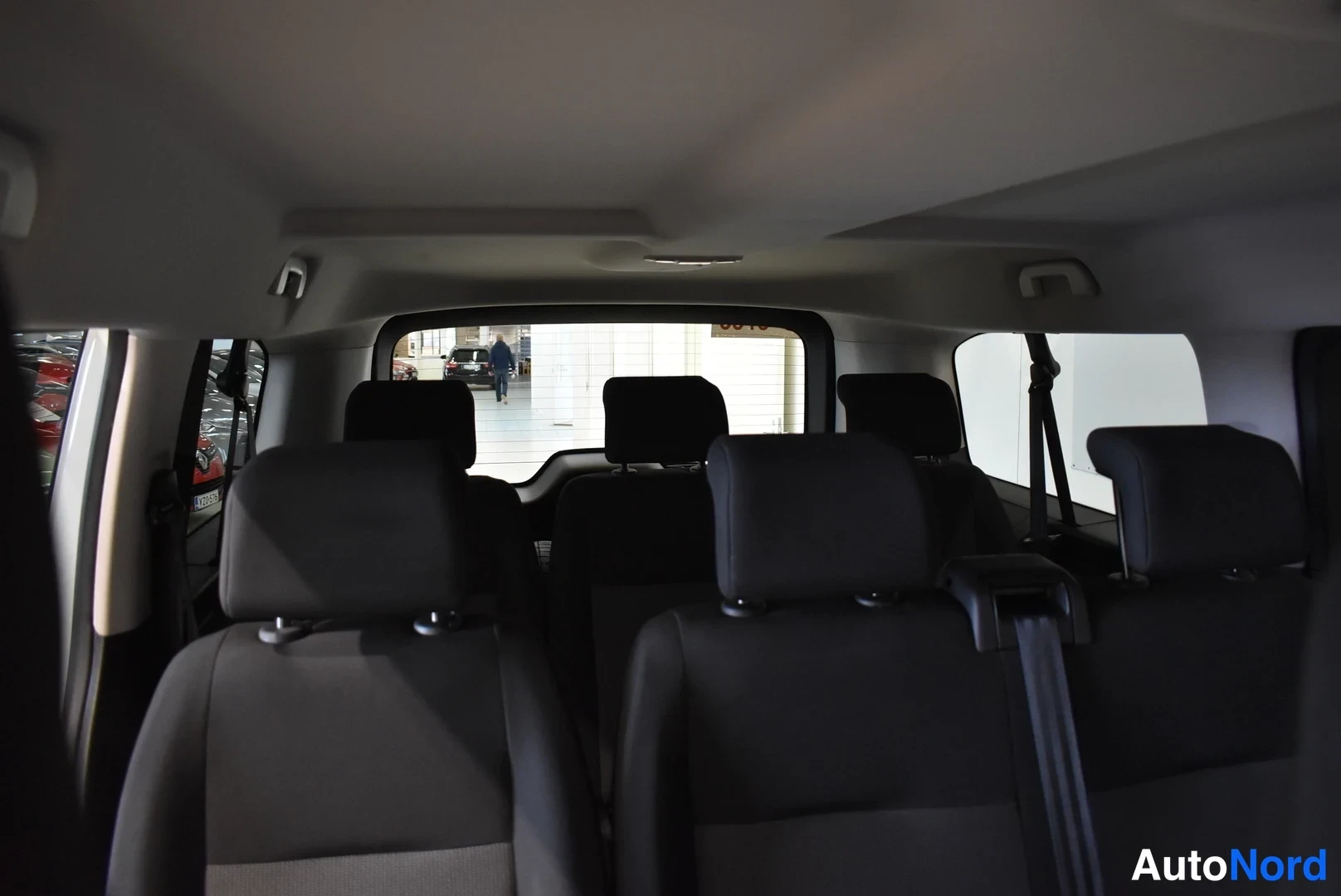 Valkoinen Toyota Proace Verso 2021, takaistuimet, kuva 12