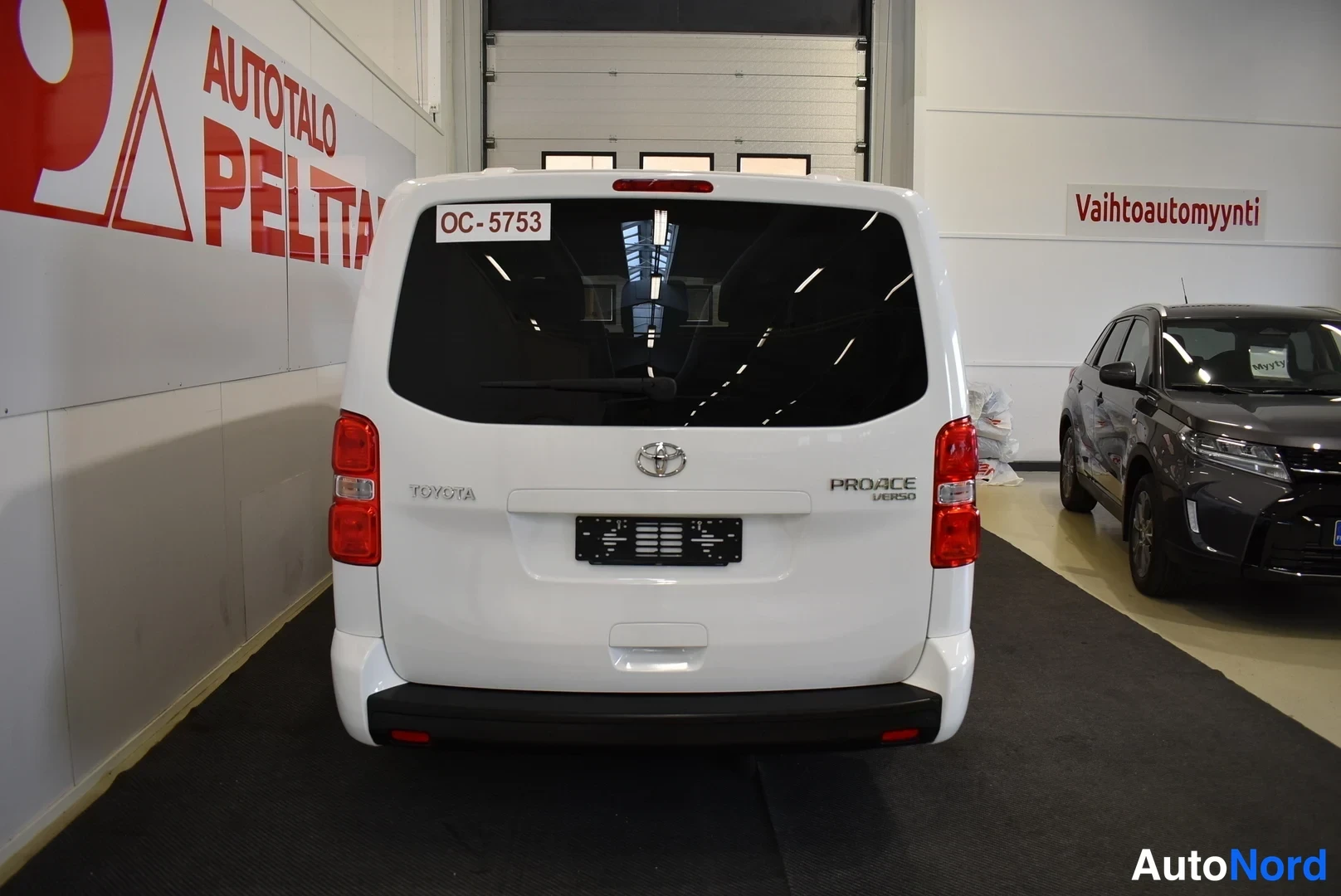 Valkoinen Toyota Proace Verso 2021, takaa, kuva 7