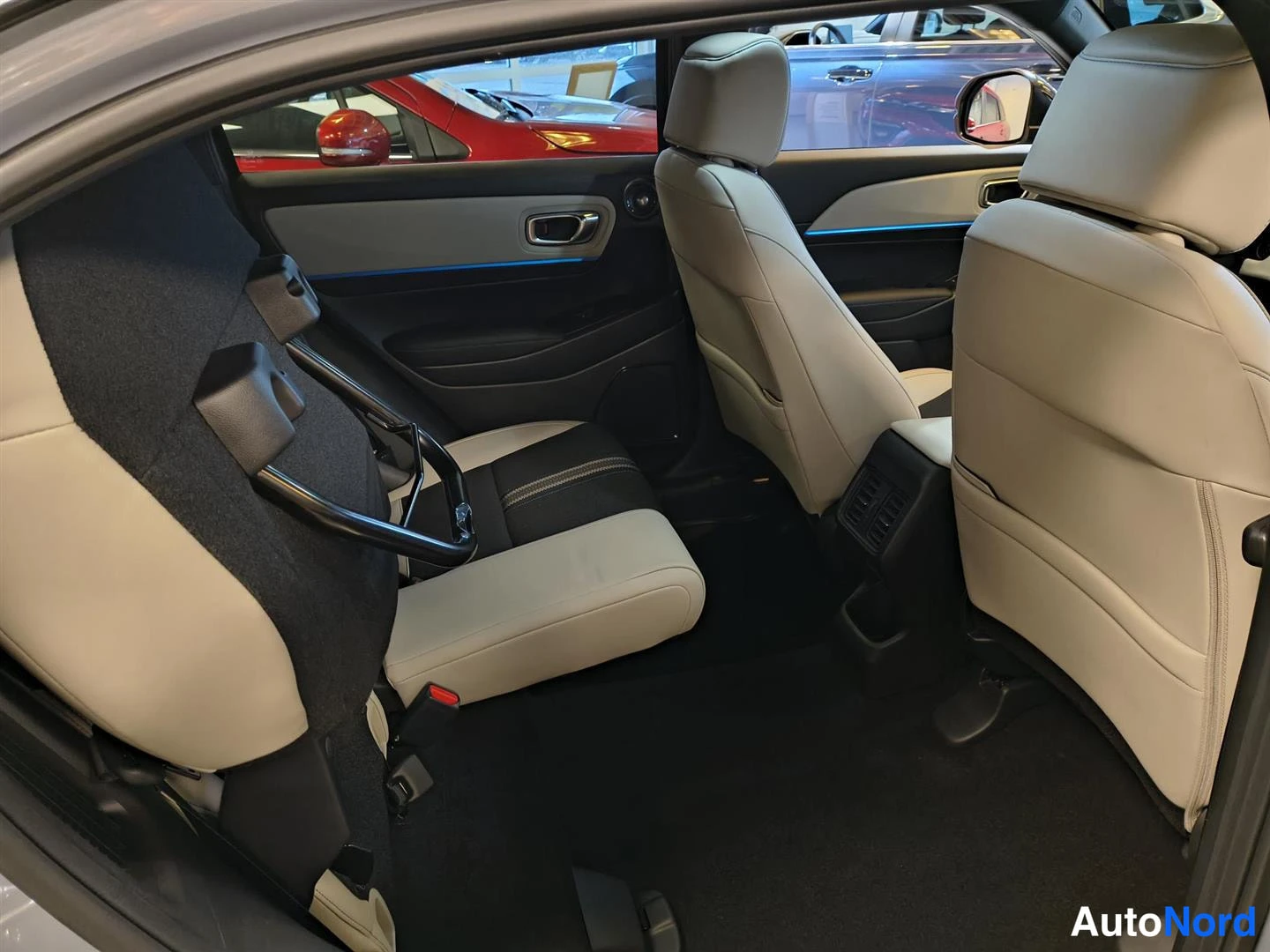 Harmaa Honda HR-V 2026, takaistuimet, kuva 7