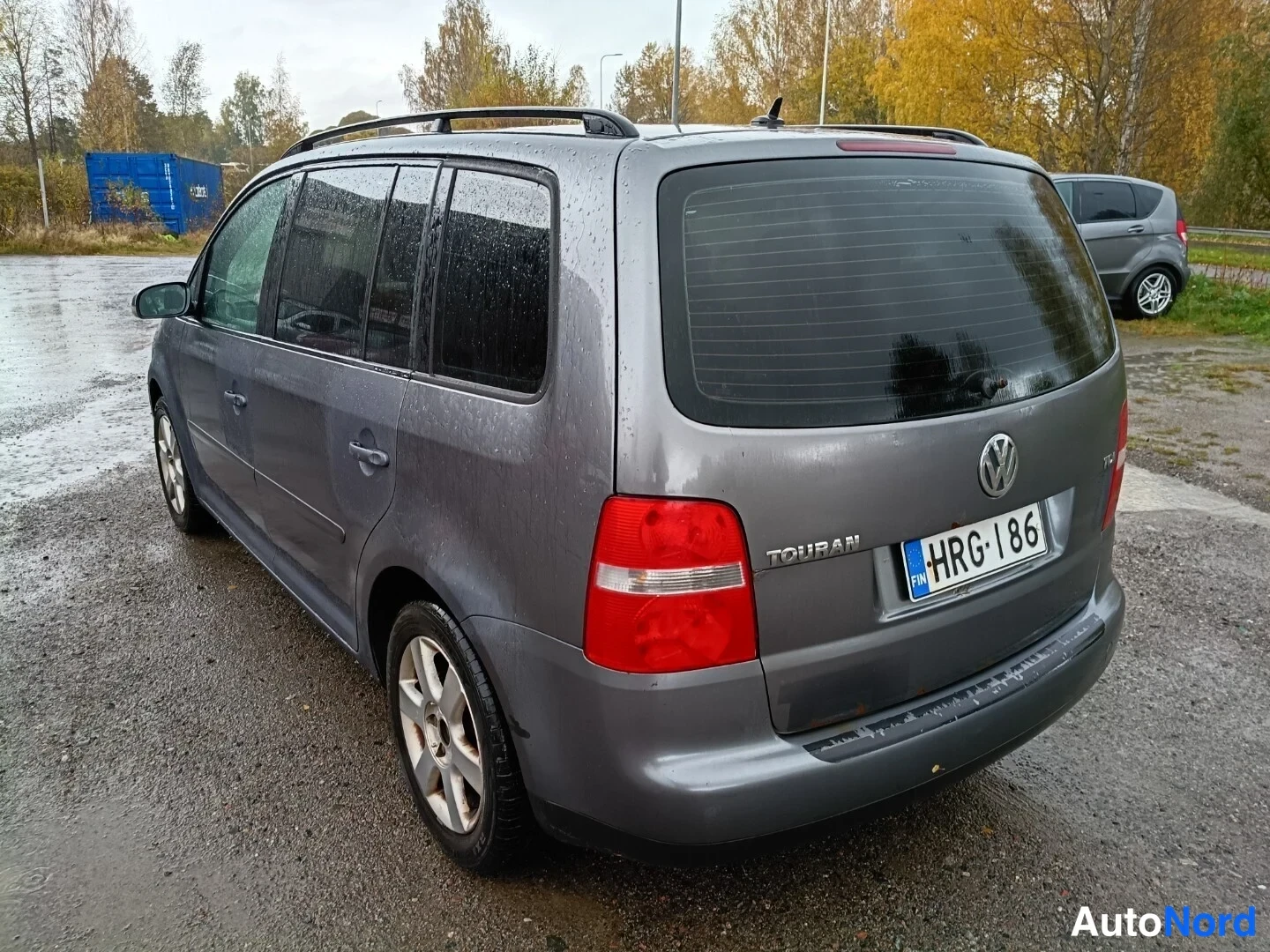 Harmaa Volkswagen Touran 2006, takaviisto, kuva 4