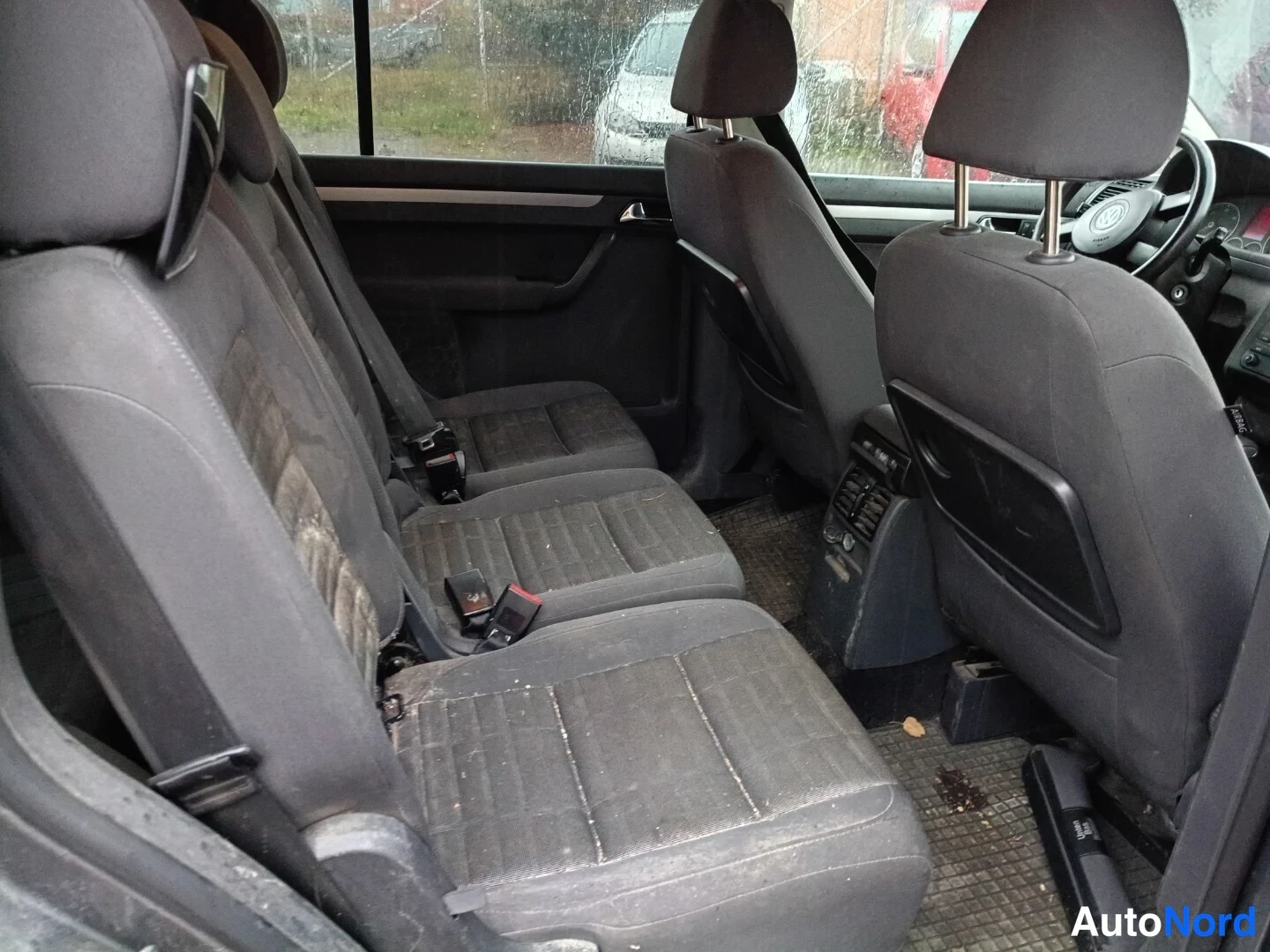 Harmaa Volkswagen Touran 2006, takaistuimet, kuva 9