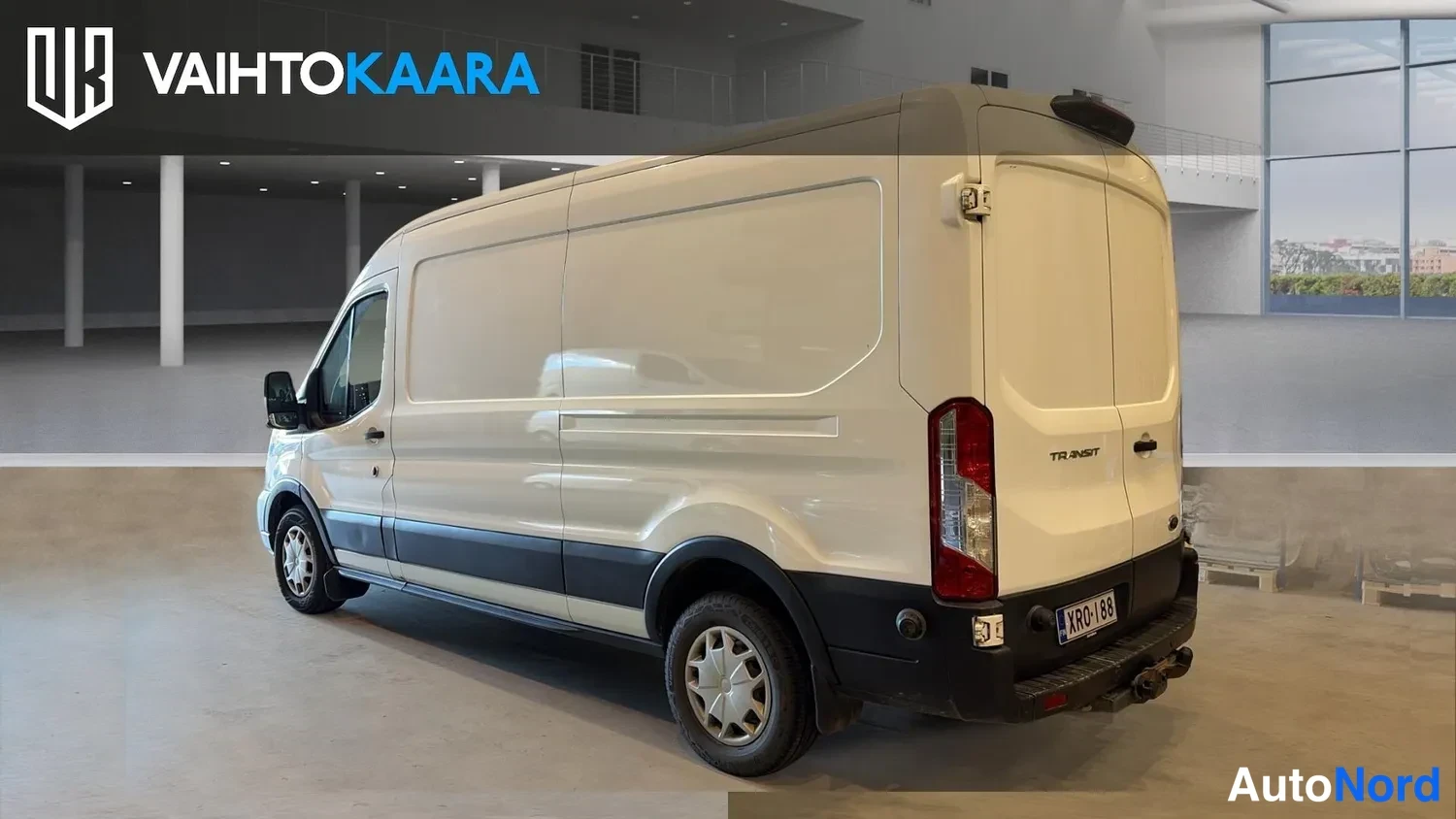 Valkoinen Ford Transit 2023, takaviisto, kuva 2