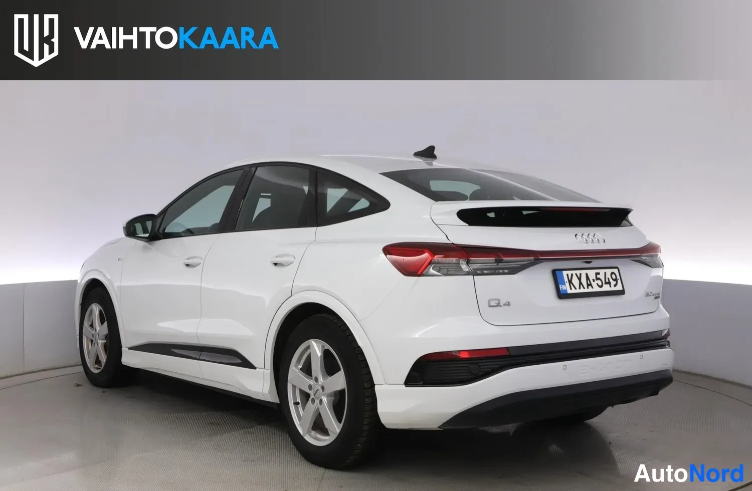 Vit Audi Q4 e-tron 2022, snett bakifrån, bild 3