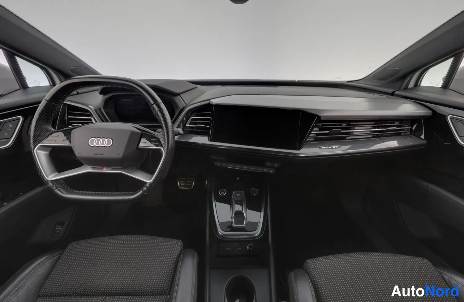 Vit Audi Q4 e-tron 2022, bild 11