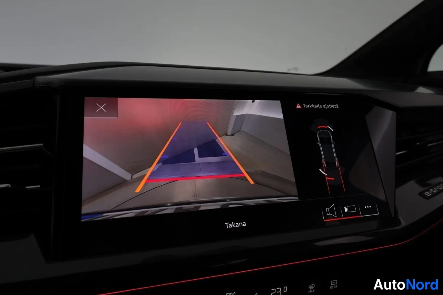 Vit Audi Q4 e-tron 2022, detalj, bild 7