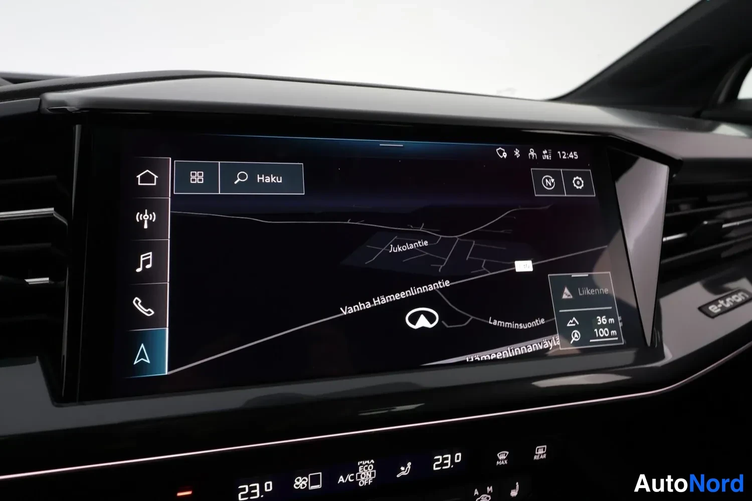 Vit Audi Q4 e-tron 2022, detalj, bild 8