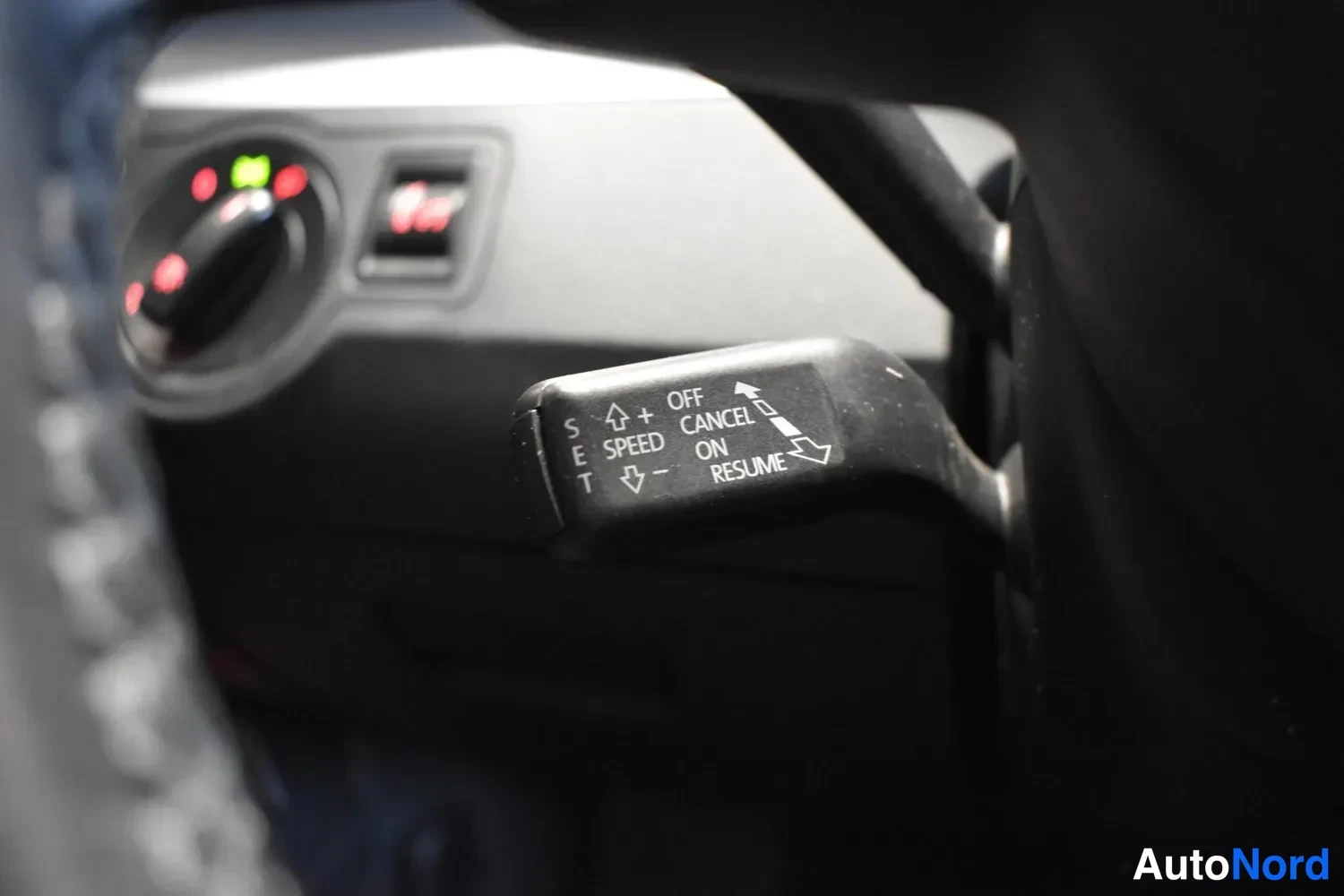 Harmaa Volkswagen Passat Variant 2010, yksityiskohta, kuva 17