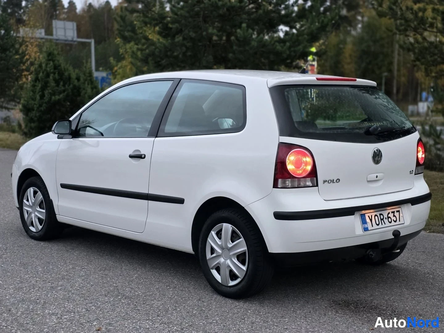 Valkoinen Volkswagen Polo 2008, takaviisto, kuva 5