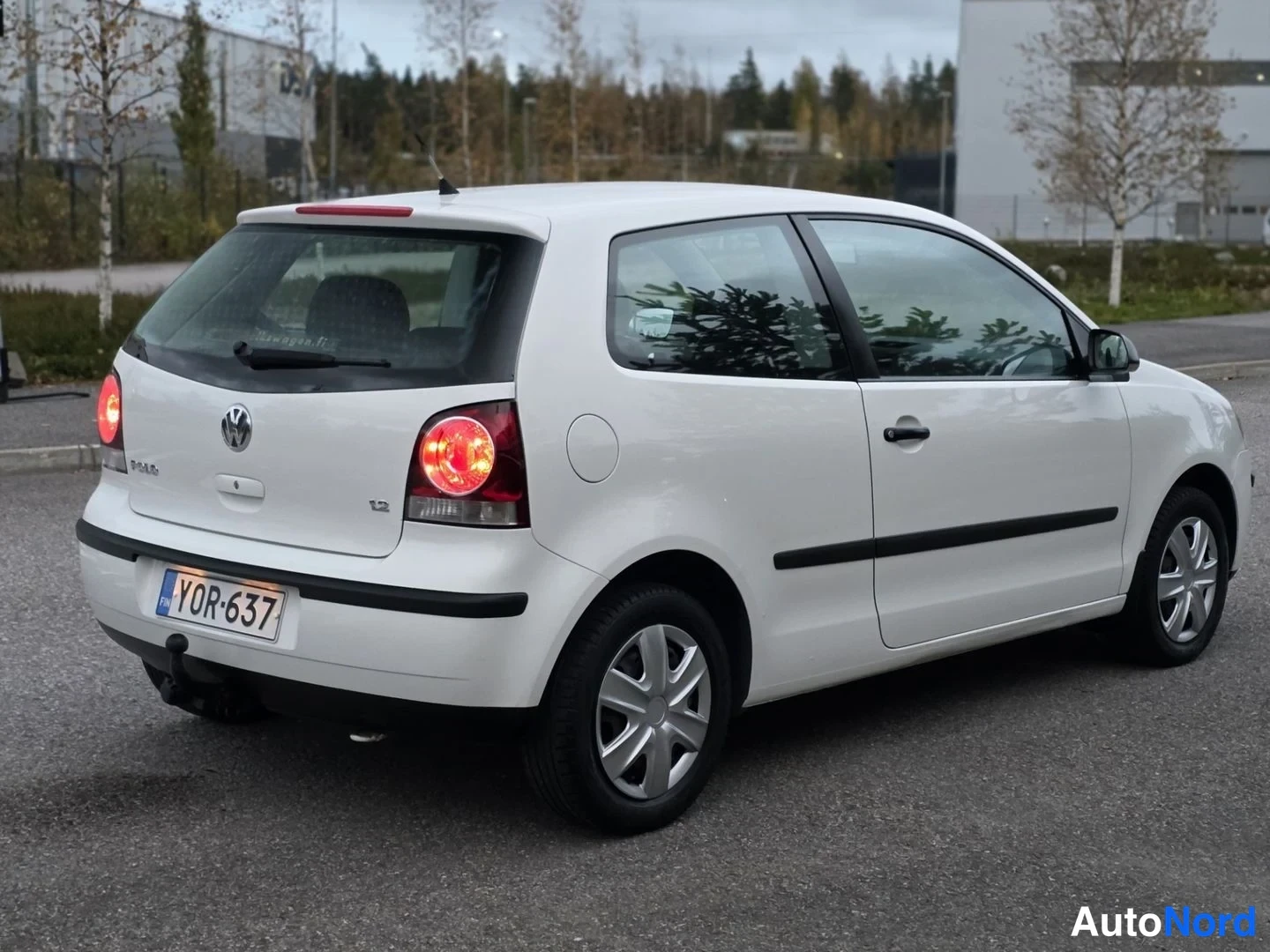 Valkoinen Volkswagen Polo 2008, takaviisto, kuva 6