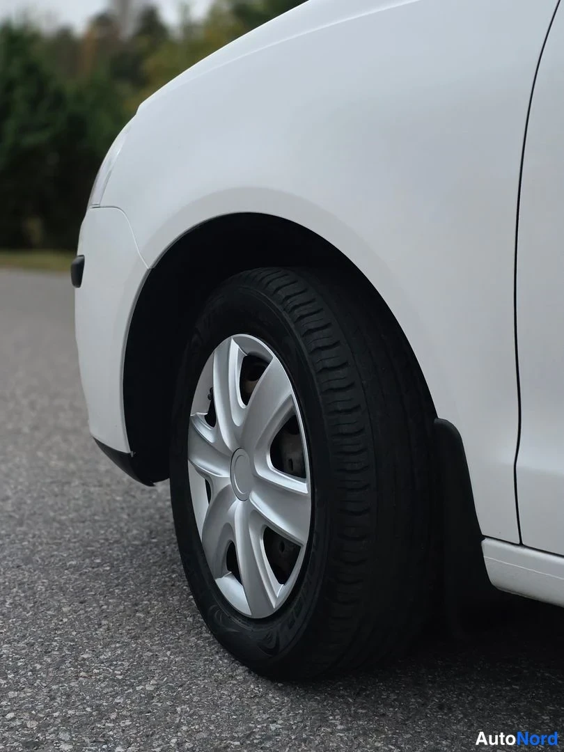 Valkoinen Volkswagen Polo 2008, yksityiskohta, kuva 18