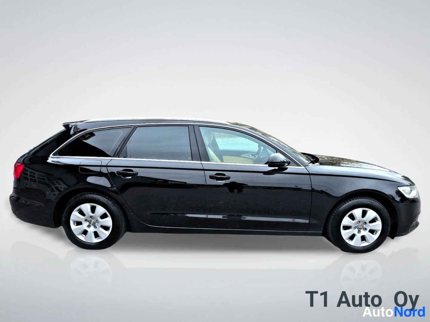 Musta Audi A6 2014, sivulta, kuva 9