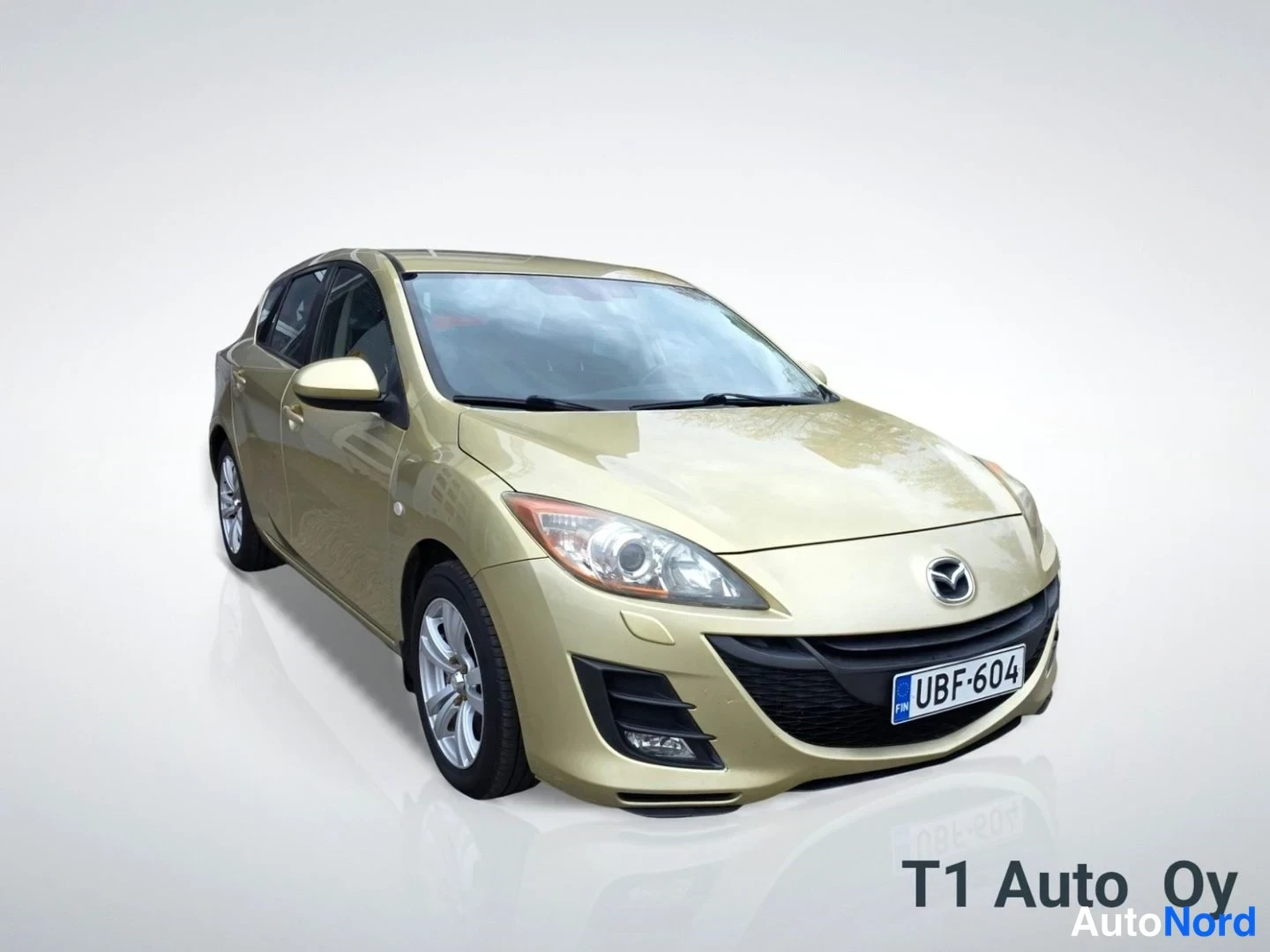 Keltainen Mazda 3 2009, etuviisto, keula oikealle, kuva 5