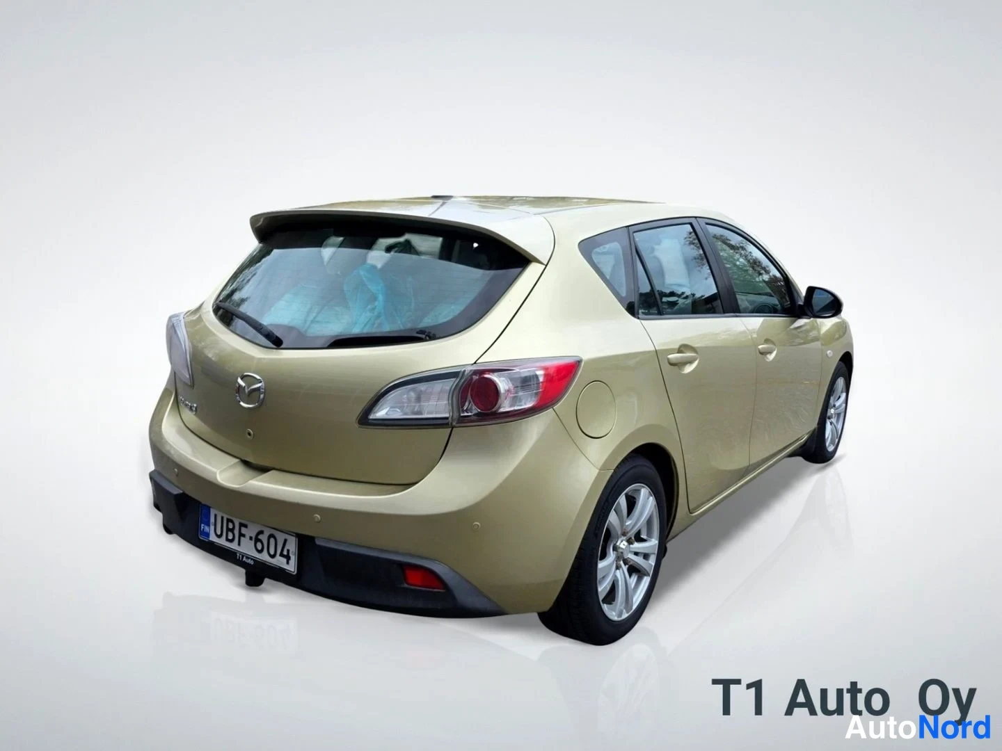 Keltainen Mazda 3 2009, takaviisto, kuva 12