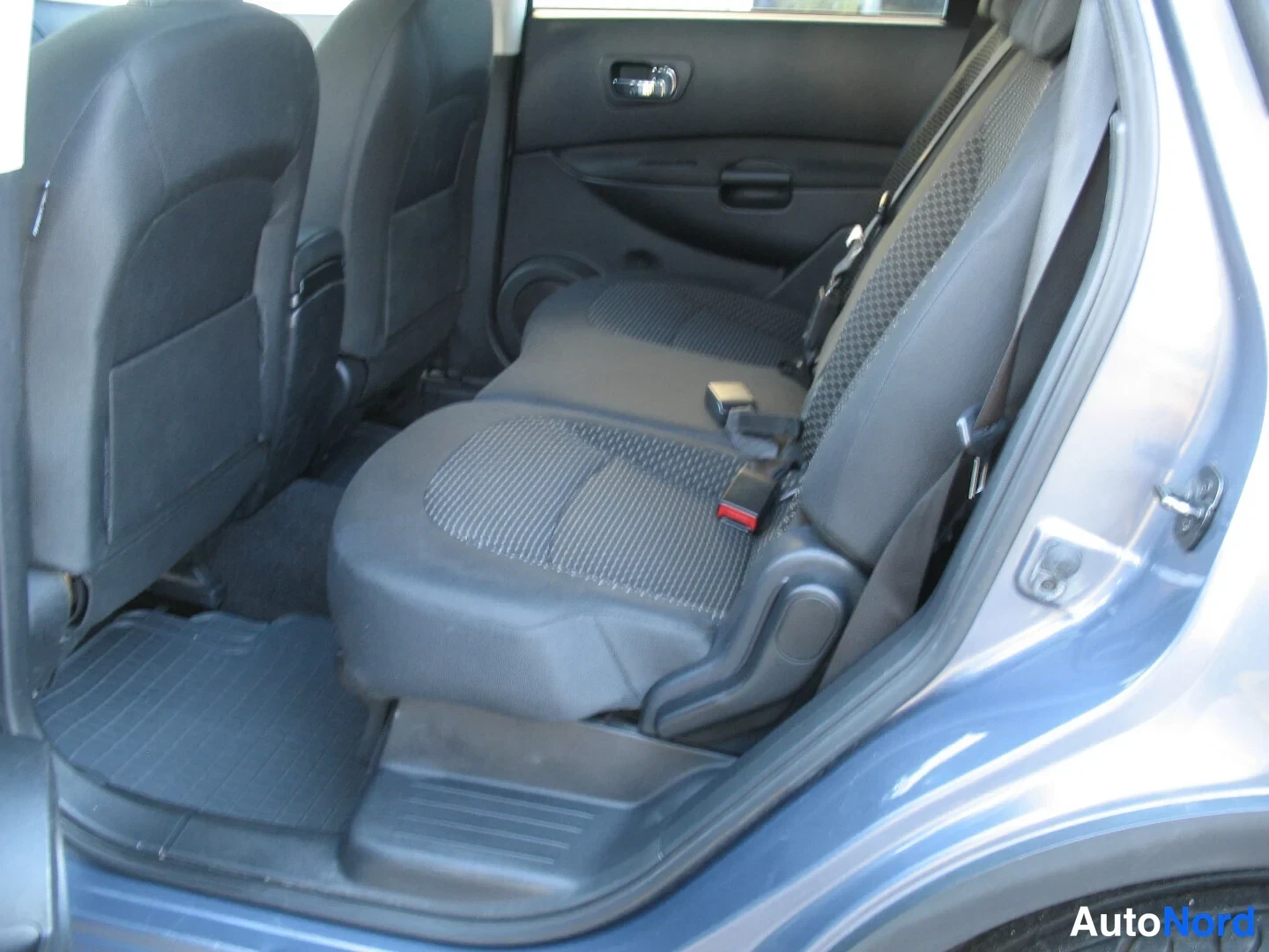 Turkoosi Nissan Qashqai+2 2009, takaistuimet, kuva 21