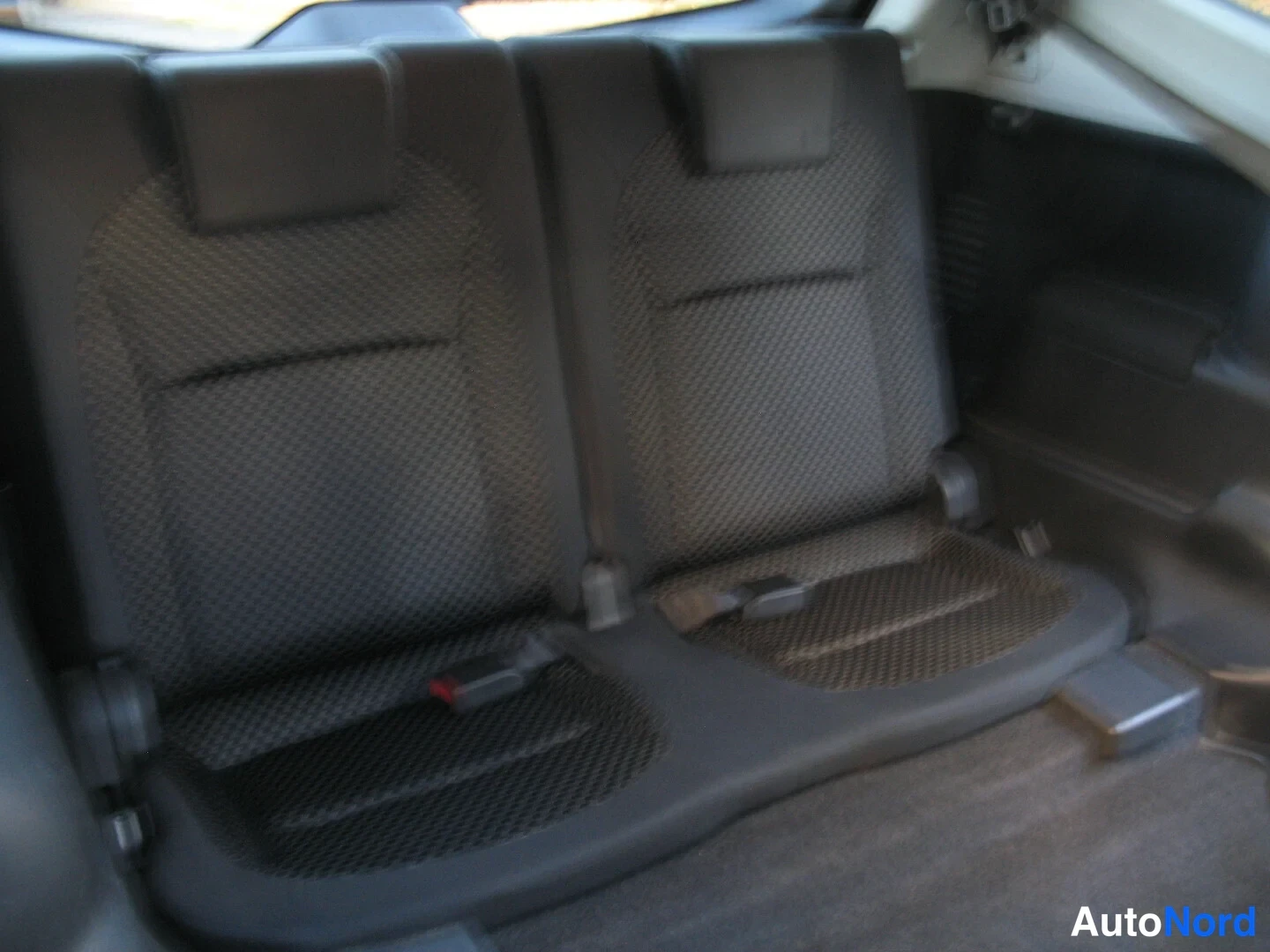Turkoosi Nissan Qashqai+2 2009, takaistuimet, kuva 23