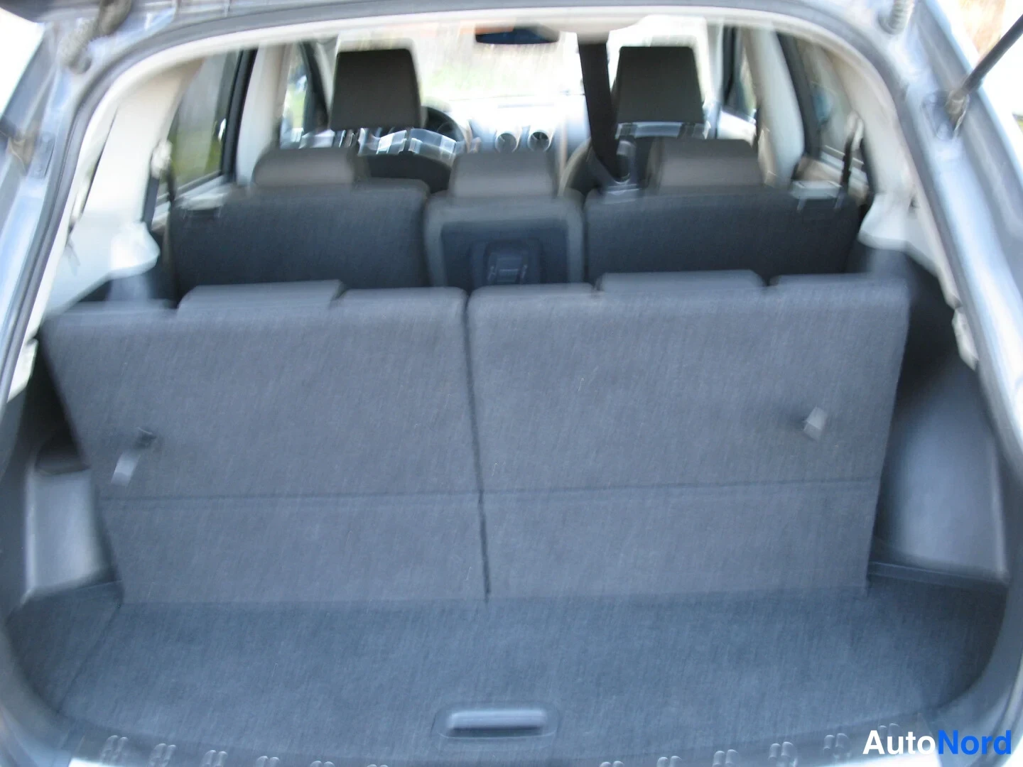 Turkoosi Nissan Qashqai+2 2009, tavaratila, kuva 25