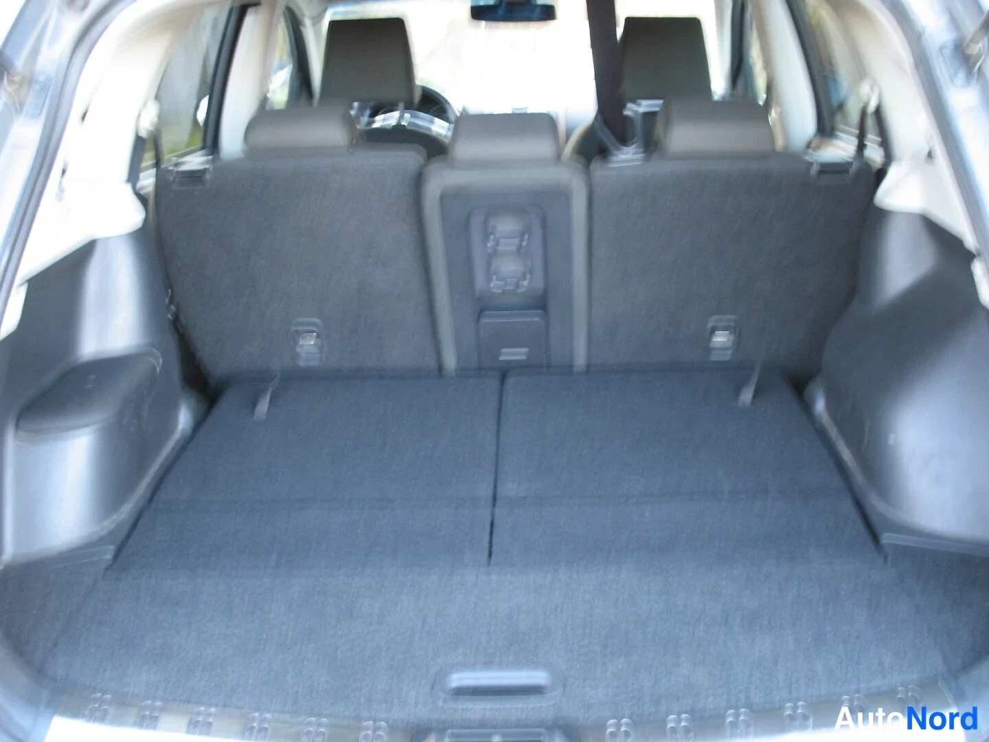 Turkoosi Nissan Qashqai+2 2009, tavaratila, kuva 26